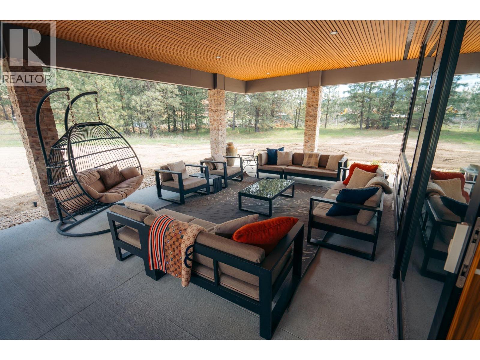  2465 COALCHUTE Road, Grand Forks