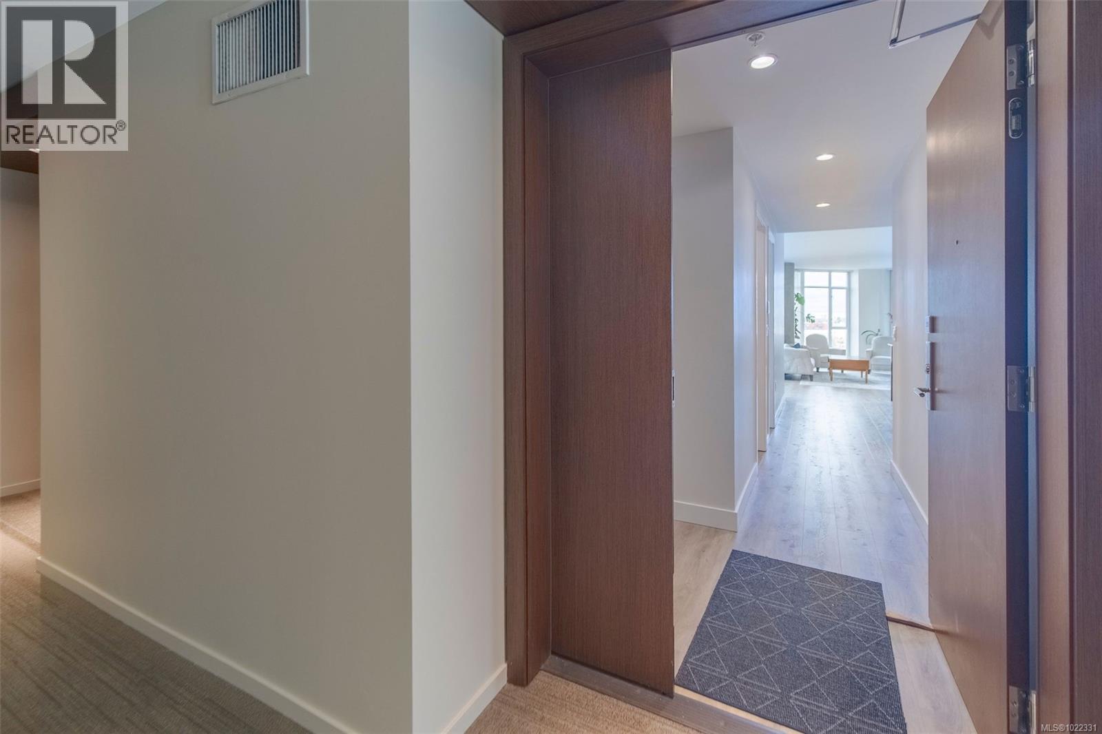 213 100 Saghalie Road, Victoria