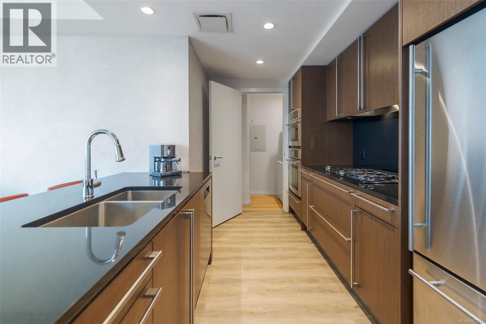 213 100 Saghalie Road, Victoria