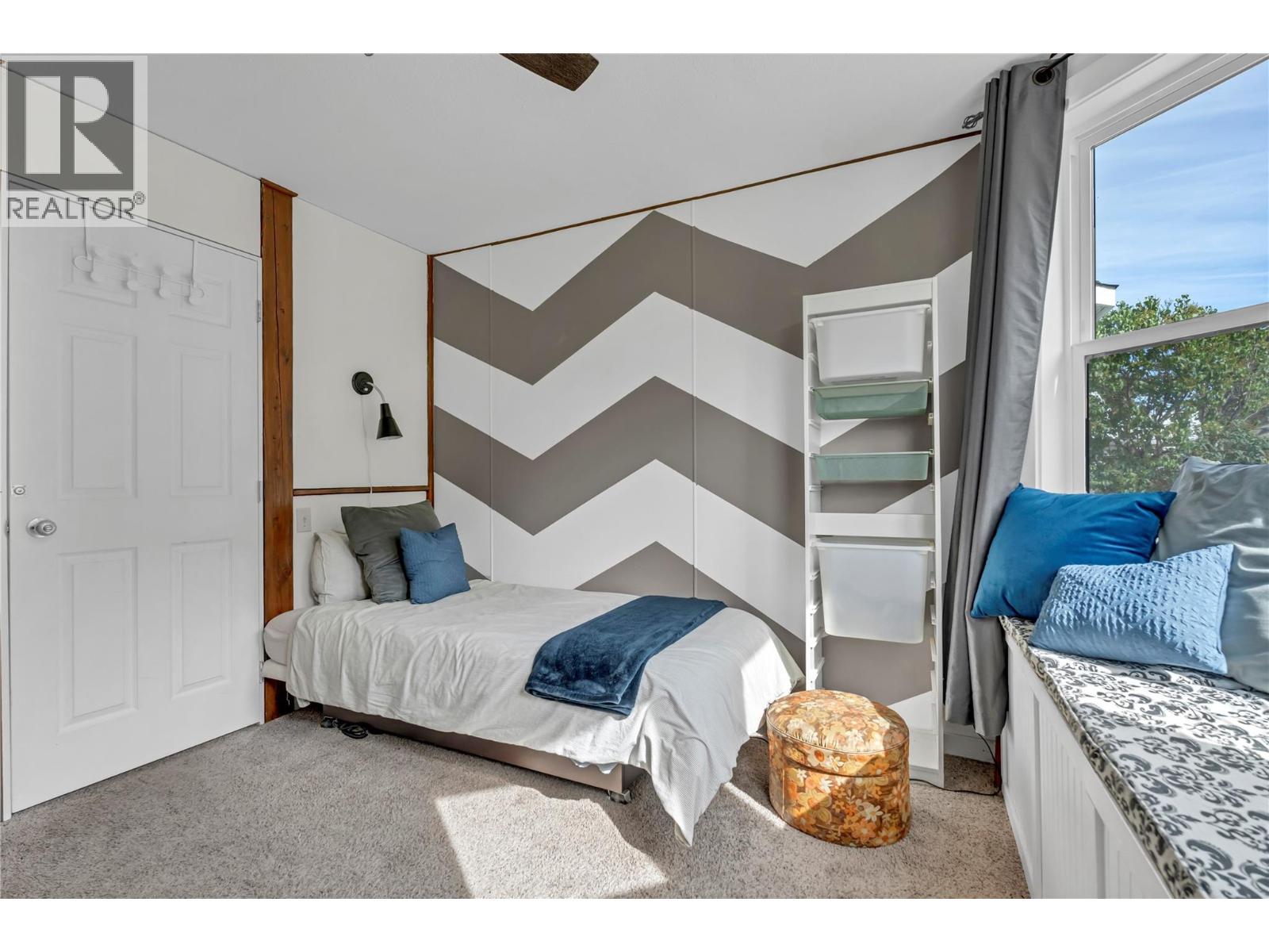 10816 Victoria Road S, Summerland