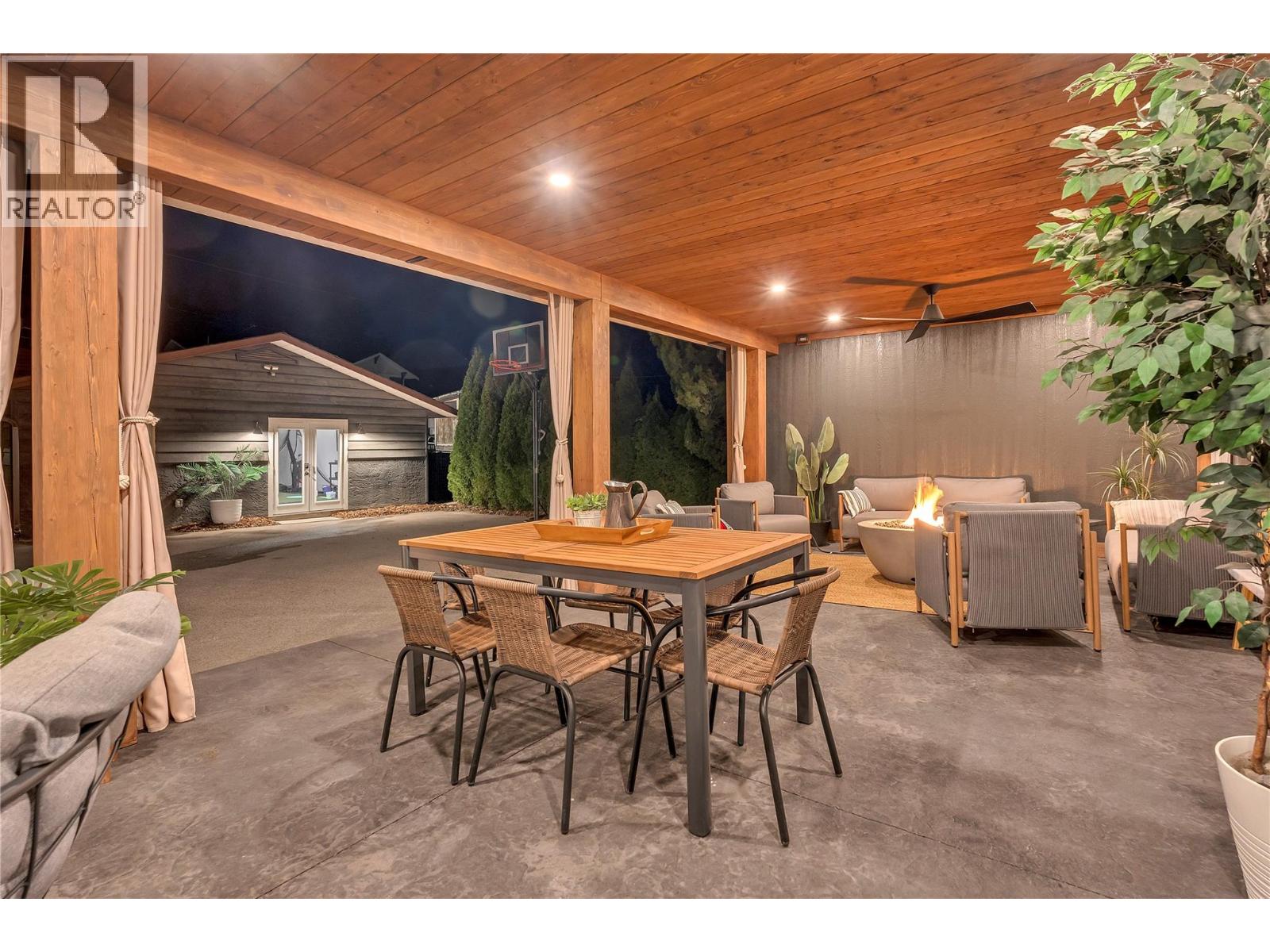 10816 Victoria Road S, Summerland