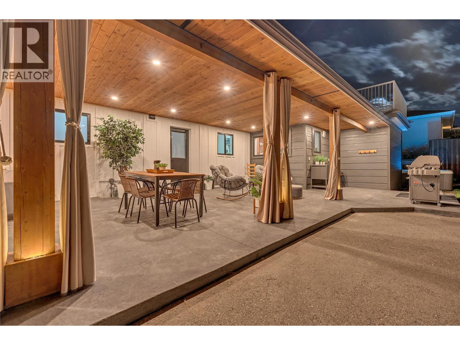 10816 Victoria Road S, Summerland