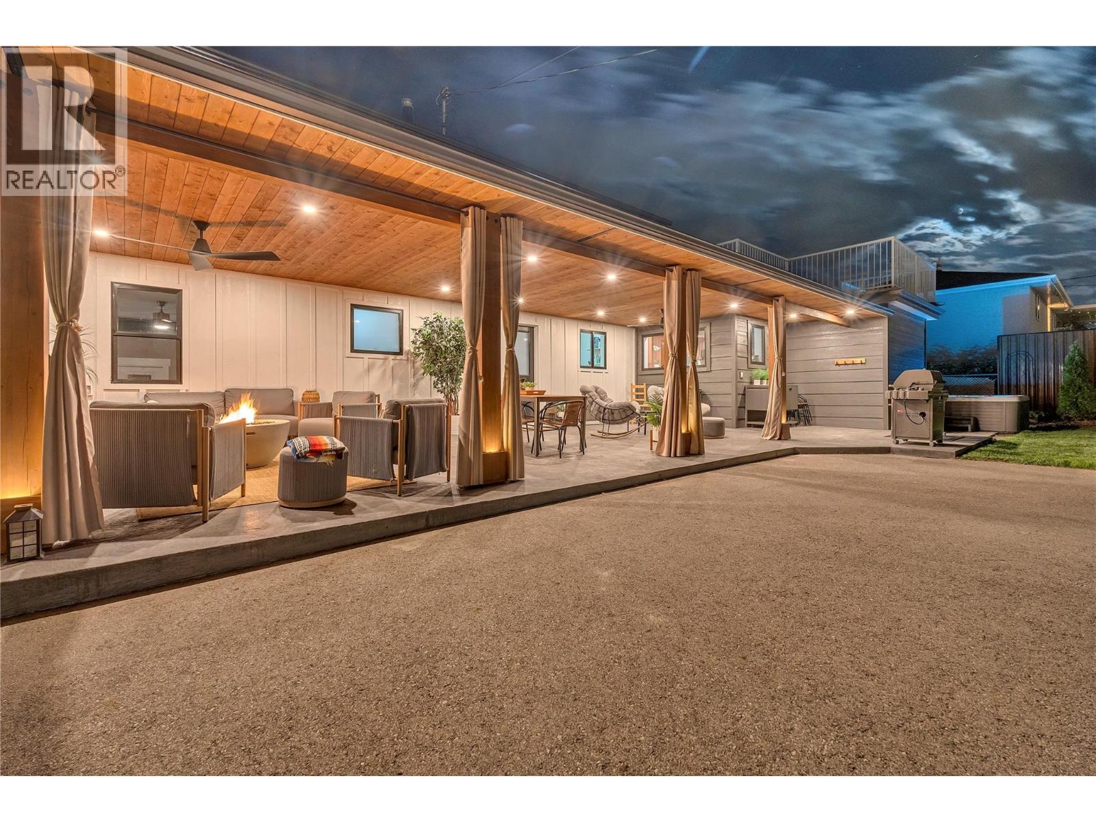 10816 Victoria Road S, Summerland