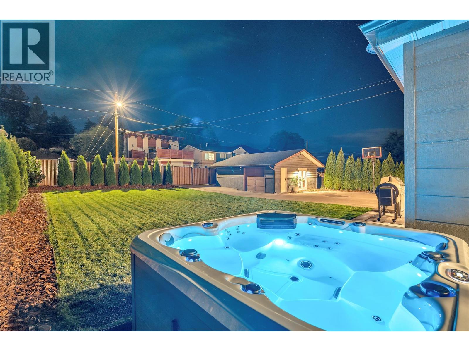 10816 Victoria Road S, Summerland