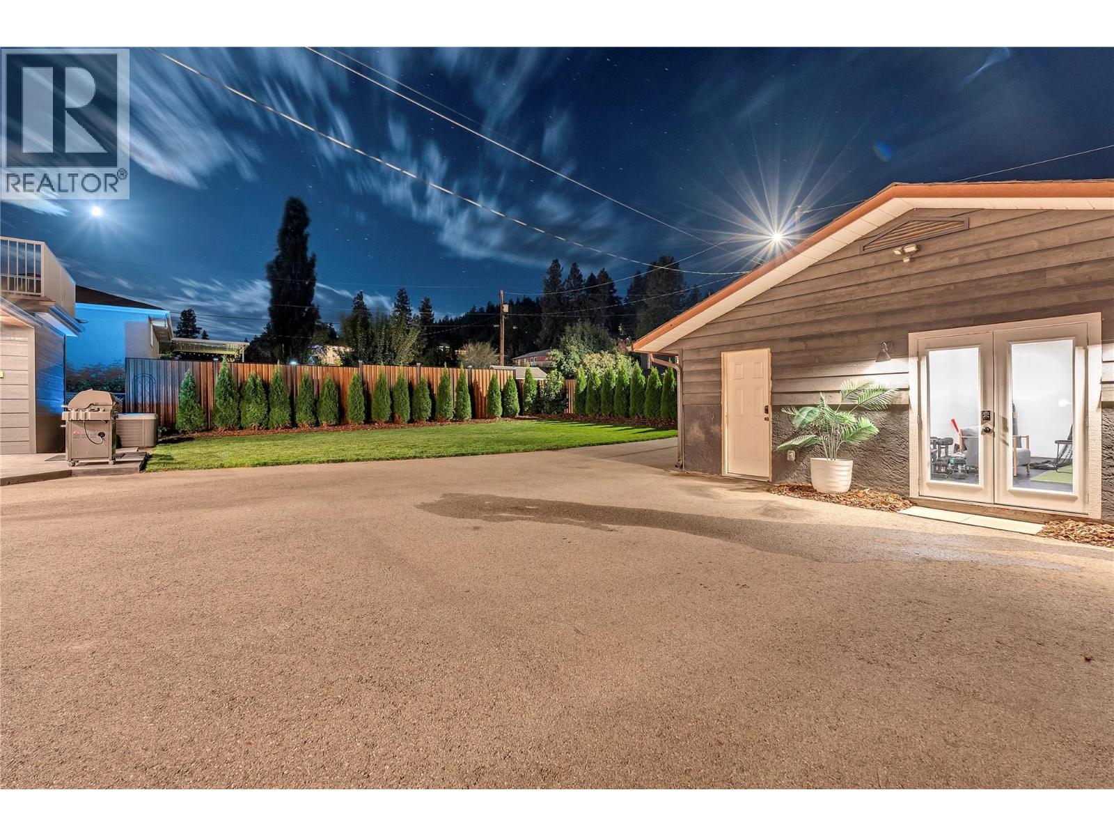 10816 Victoria Road S, Summerland