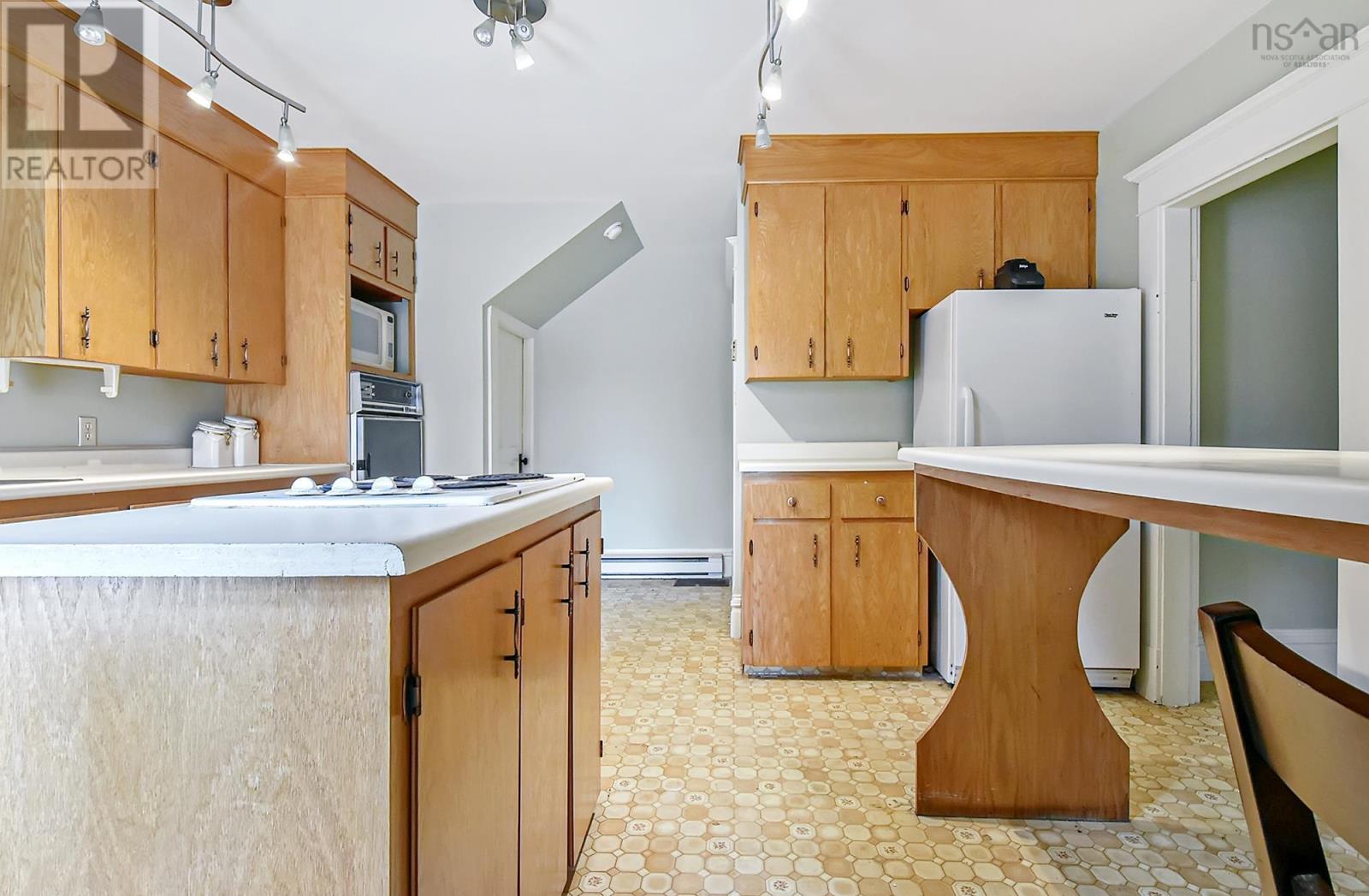 Property 16 of 49 of 172, 184, 194 King Street