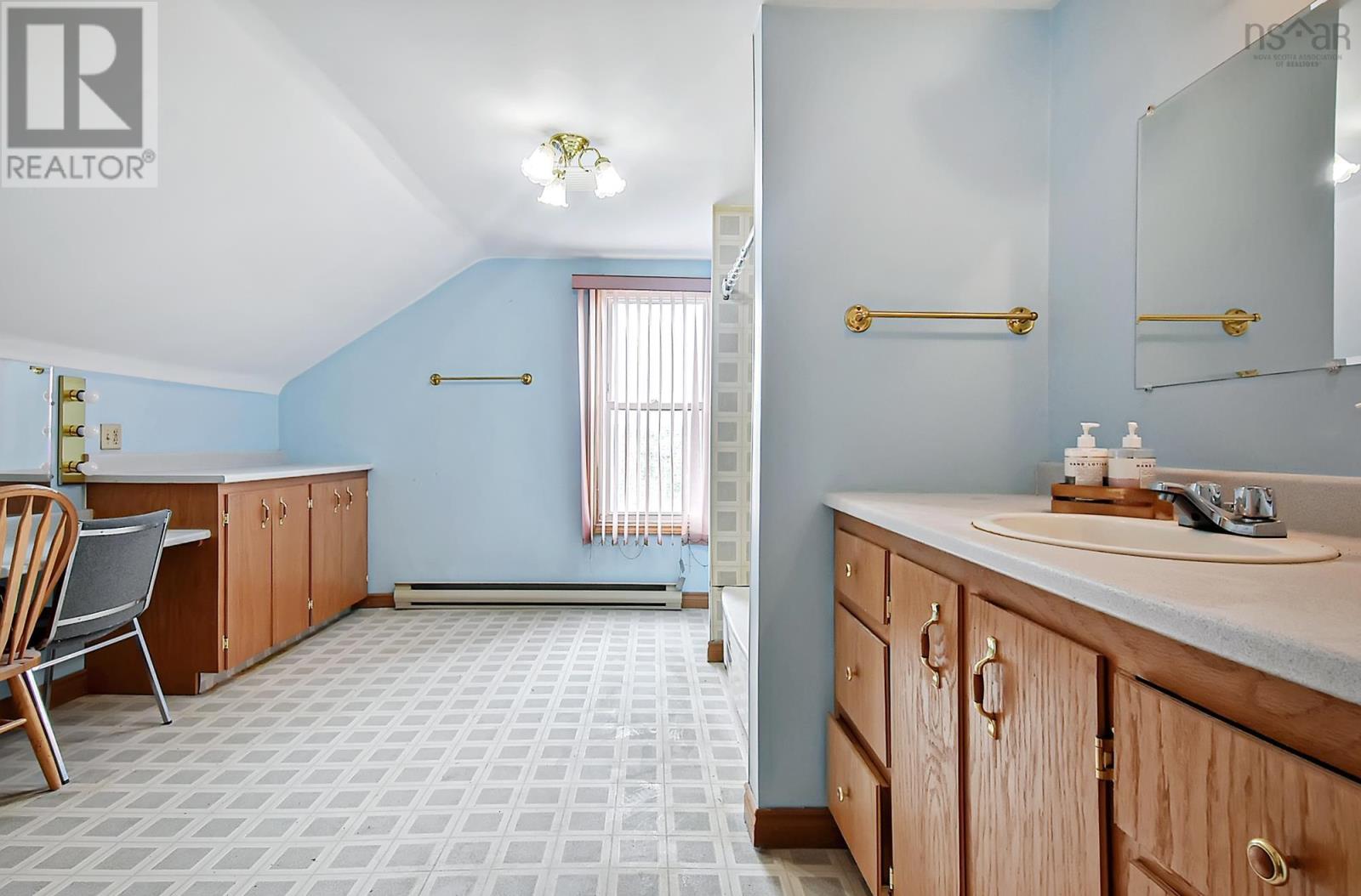 Property 23 of 49 of 172, 184, 194 King Street