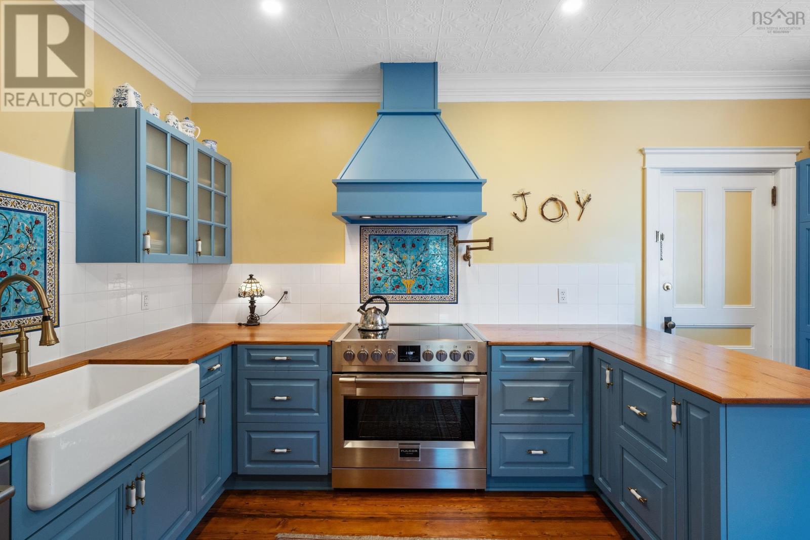 Property 19 of 34 of 95 First Avenue