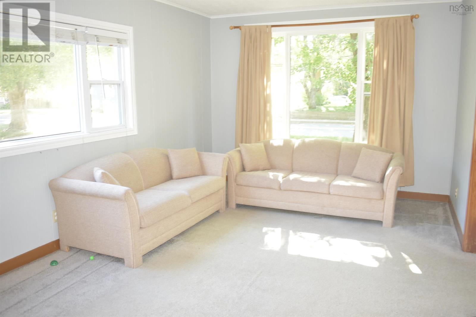 Property 3 of 36 of 112 Bristol Avenue