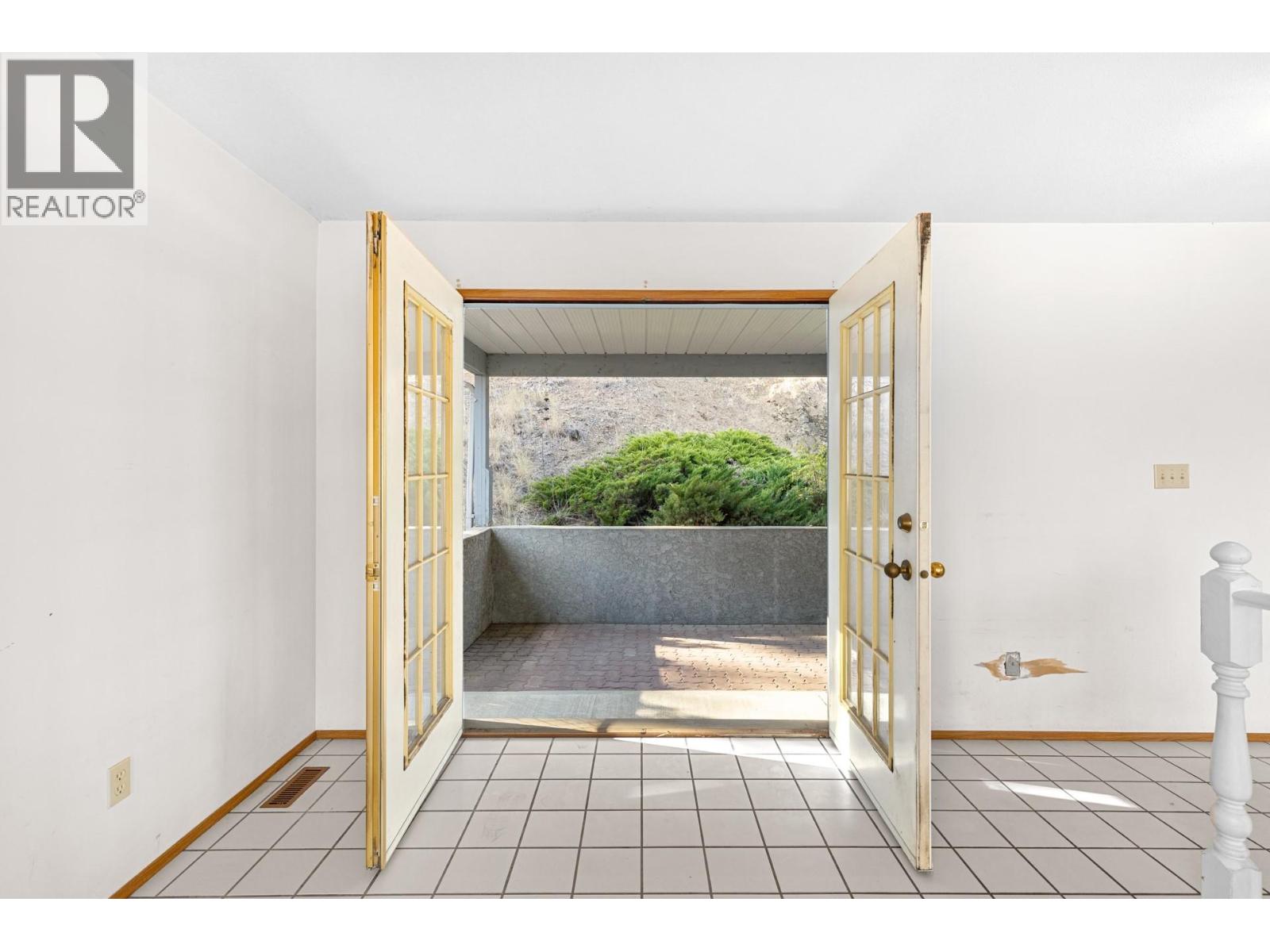  320 Moubray Road, Kelowna