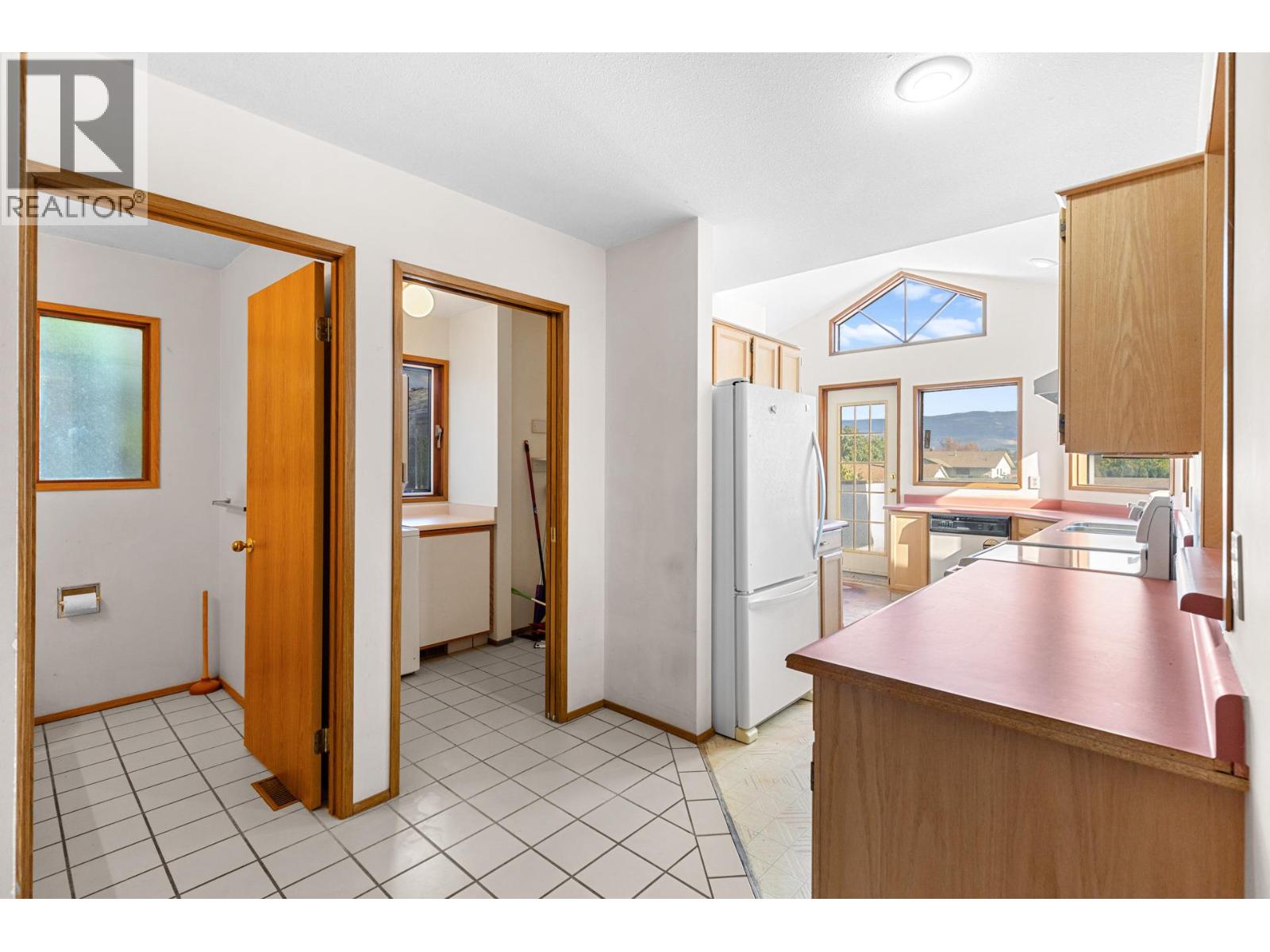  320 Moubray Road, Kelowna