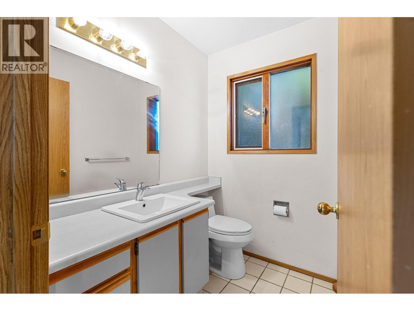  320 Moubray Road, Kelowna