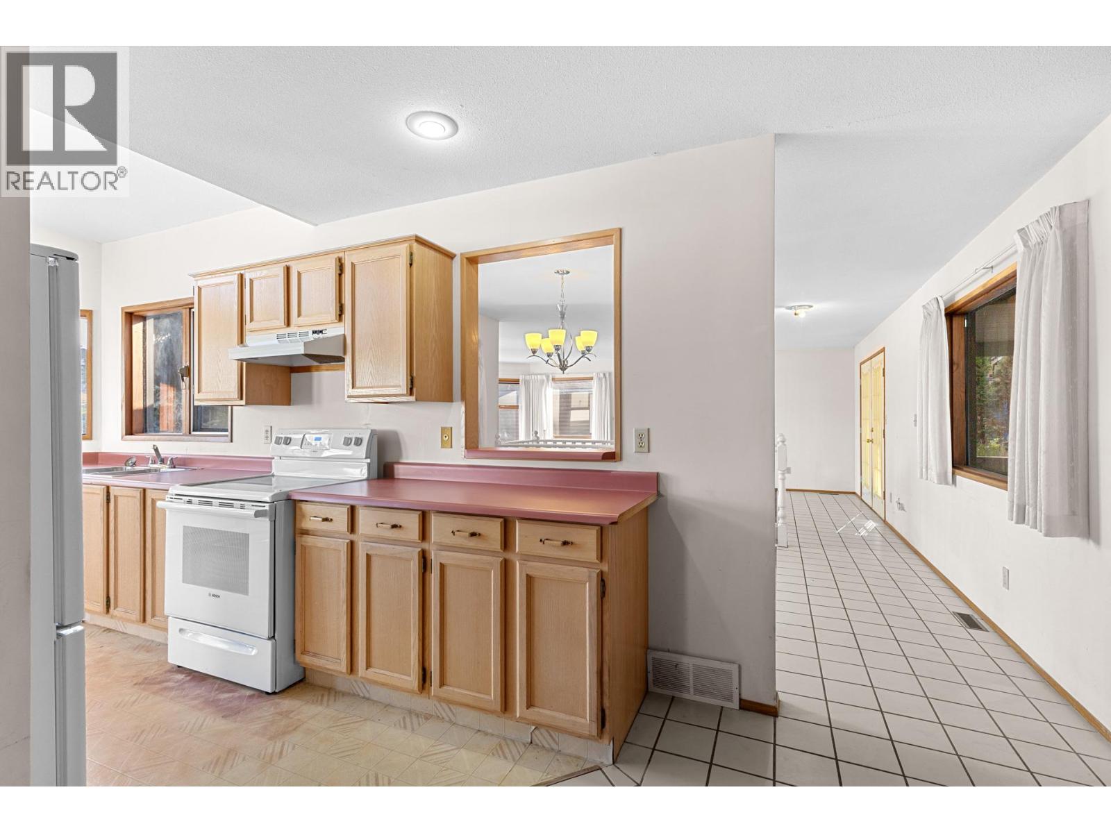  320 Moubray Road, Kelowna