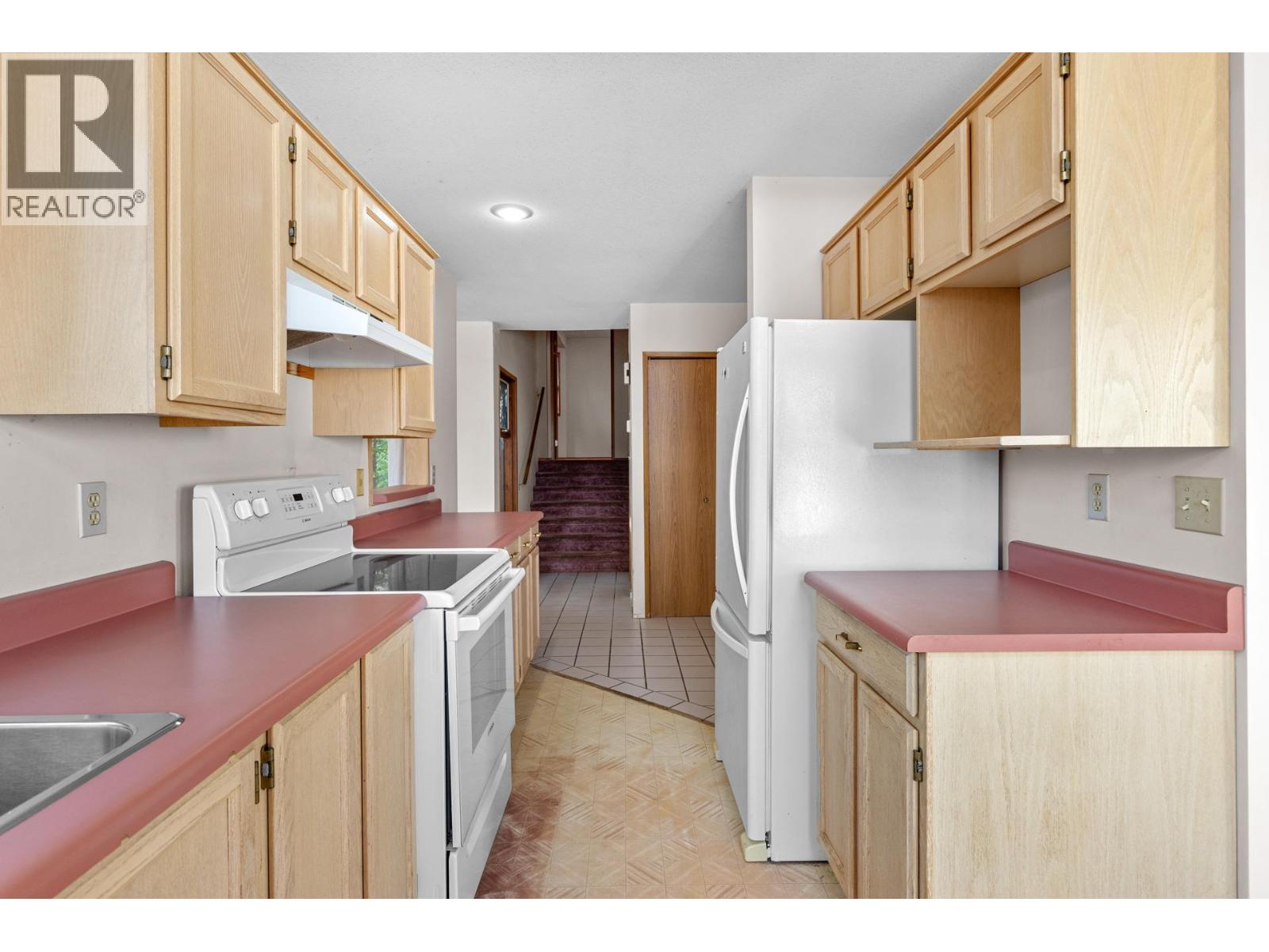  320 Moubray Road, Kelowna