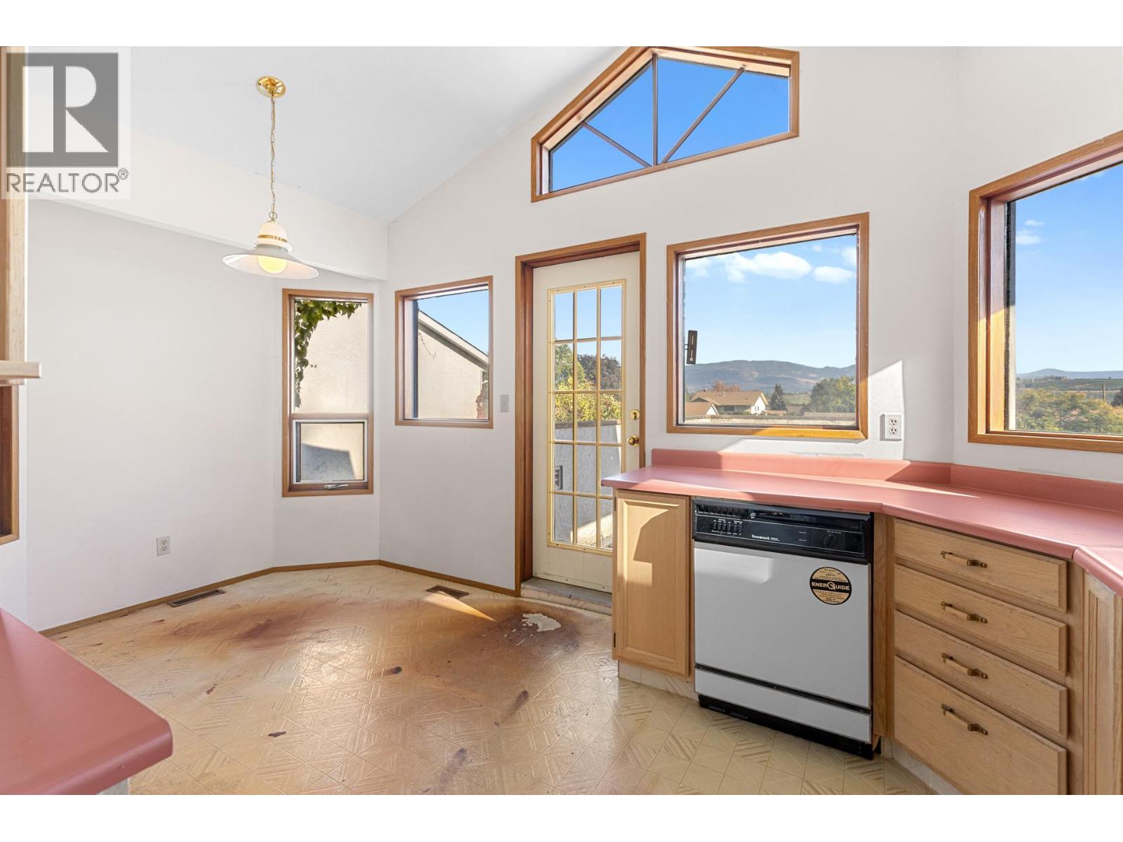  320 Moubray Road, Kelowna