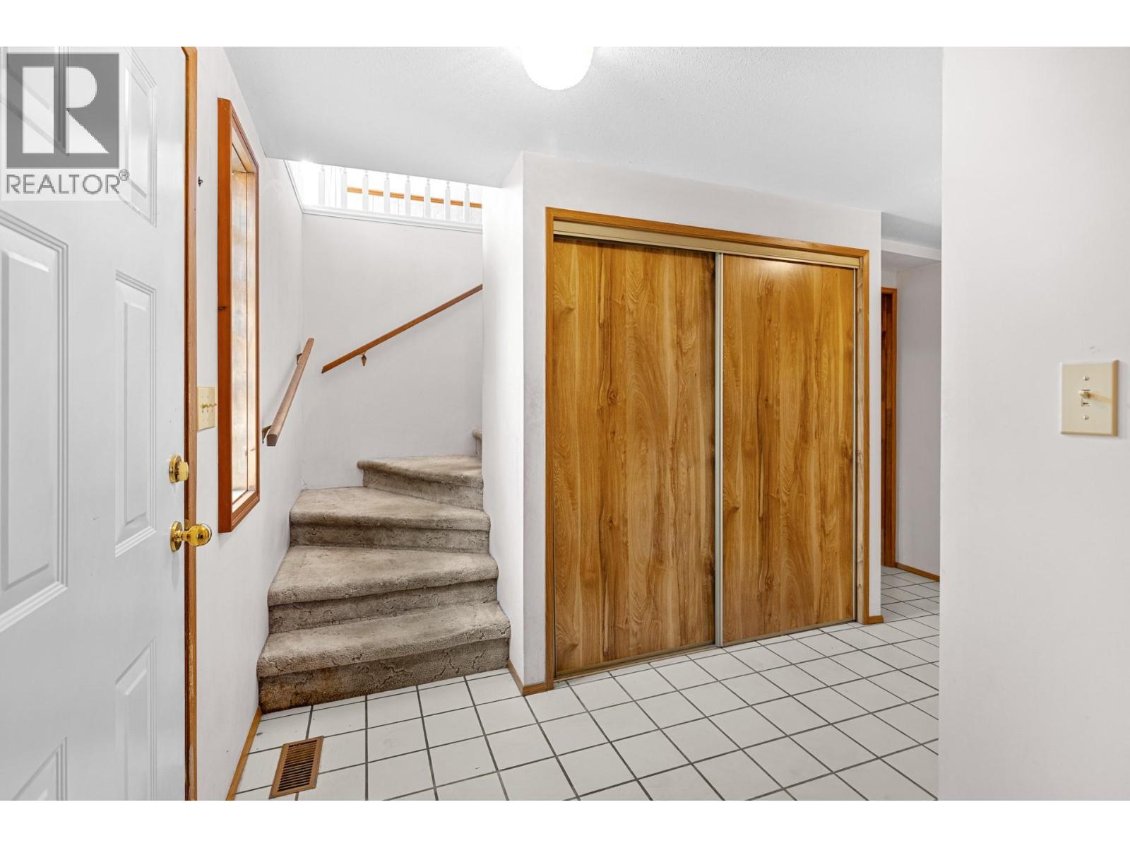  320 Moubray Road, Kelowna