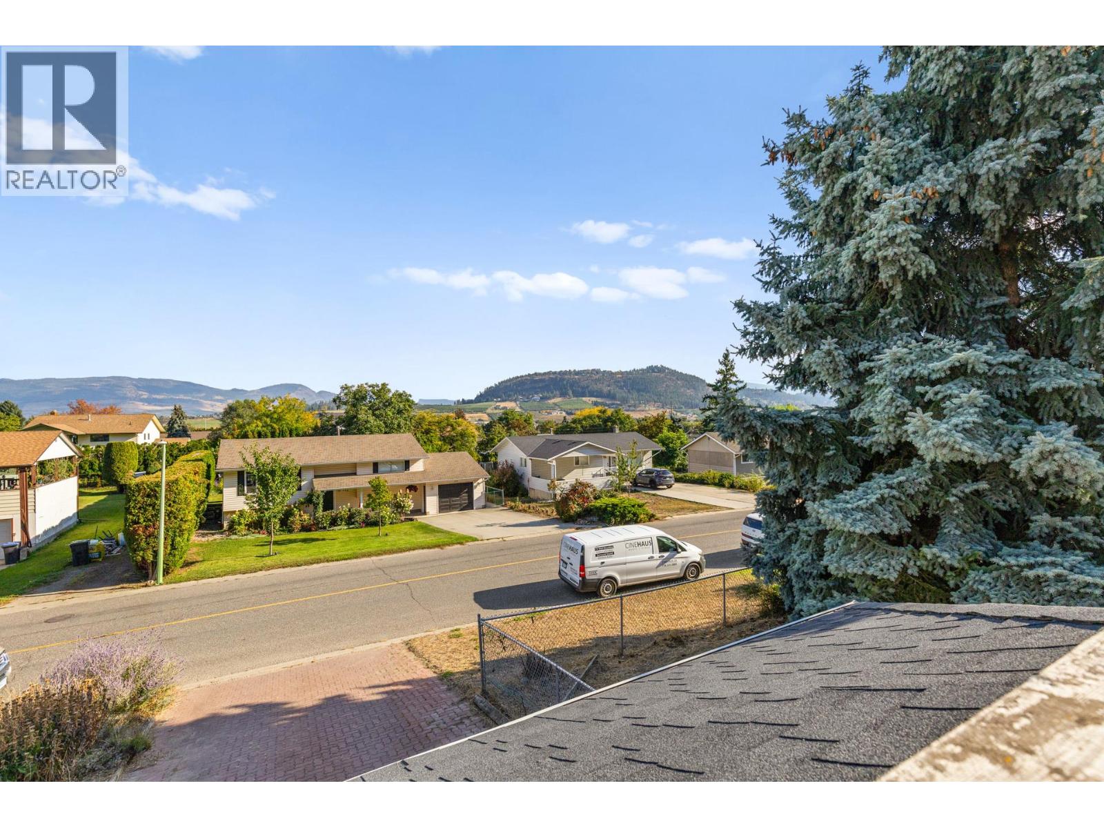  320 Moubray Road, Kelowna