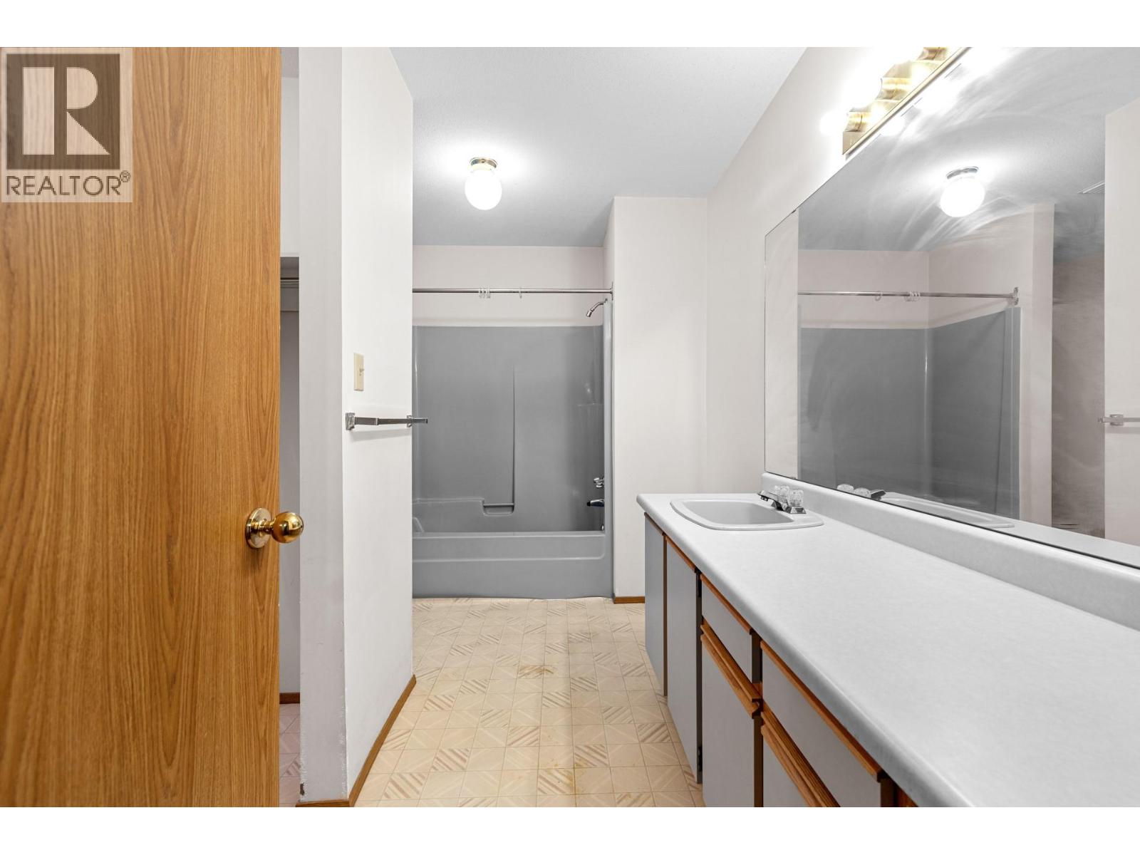  320 Moubray Road, Kelowna