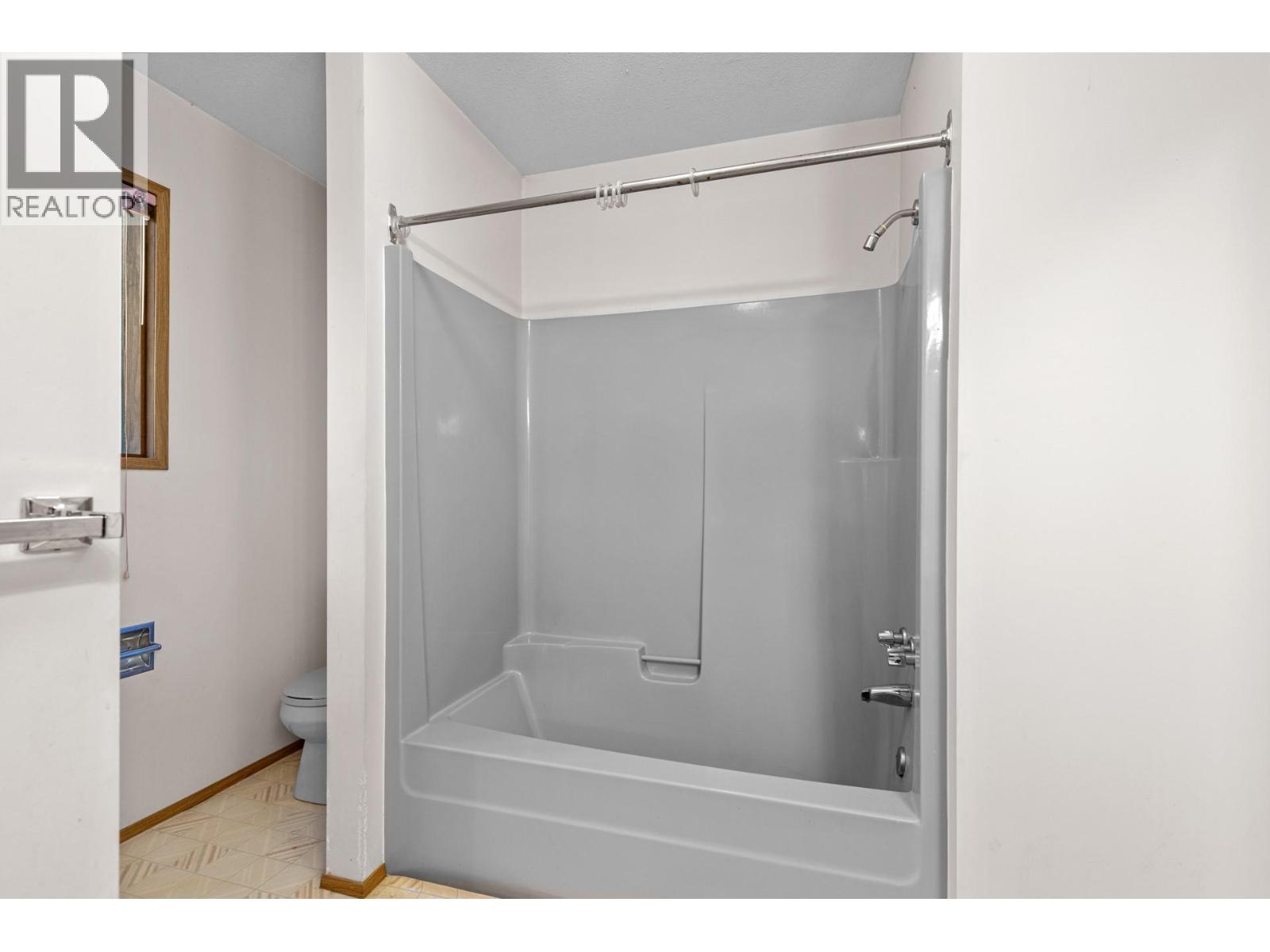  320 Moubray Road, Kelowna