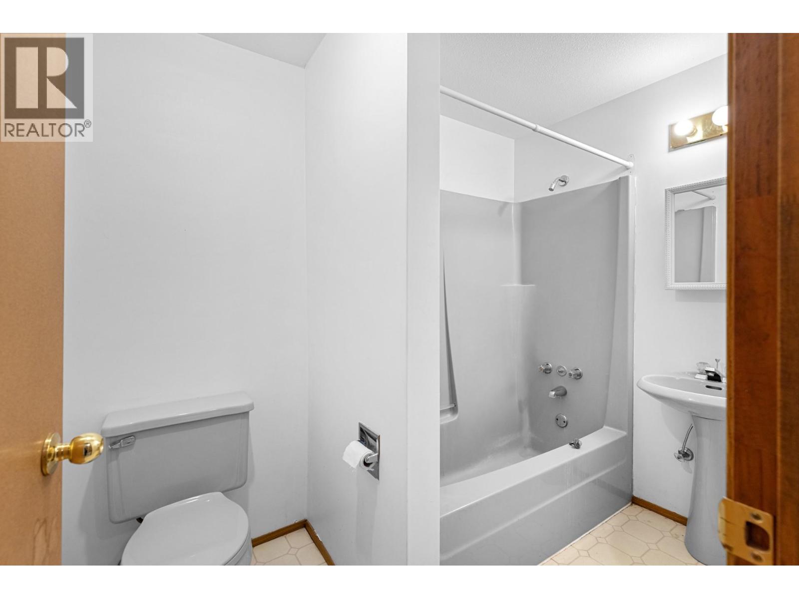  320 Moubray Road, Kelowna