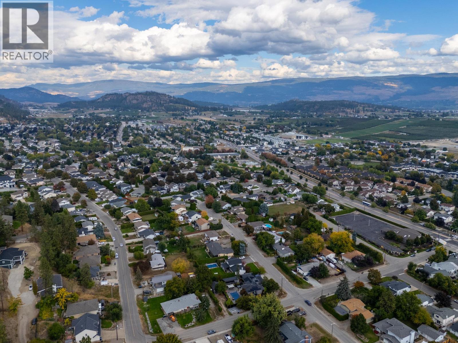  320 Moubray Road, Kelowna
