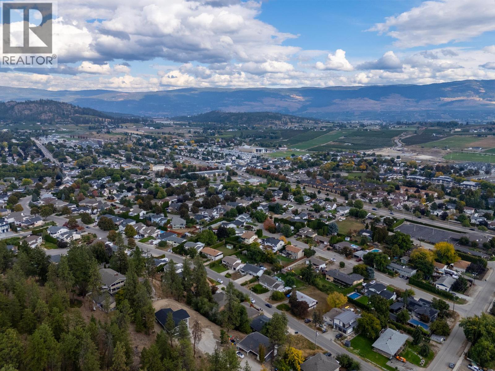  320 Moubray Road, Kelowna