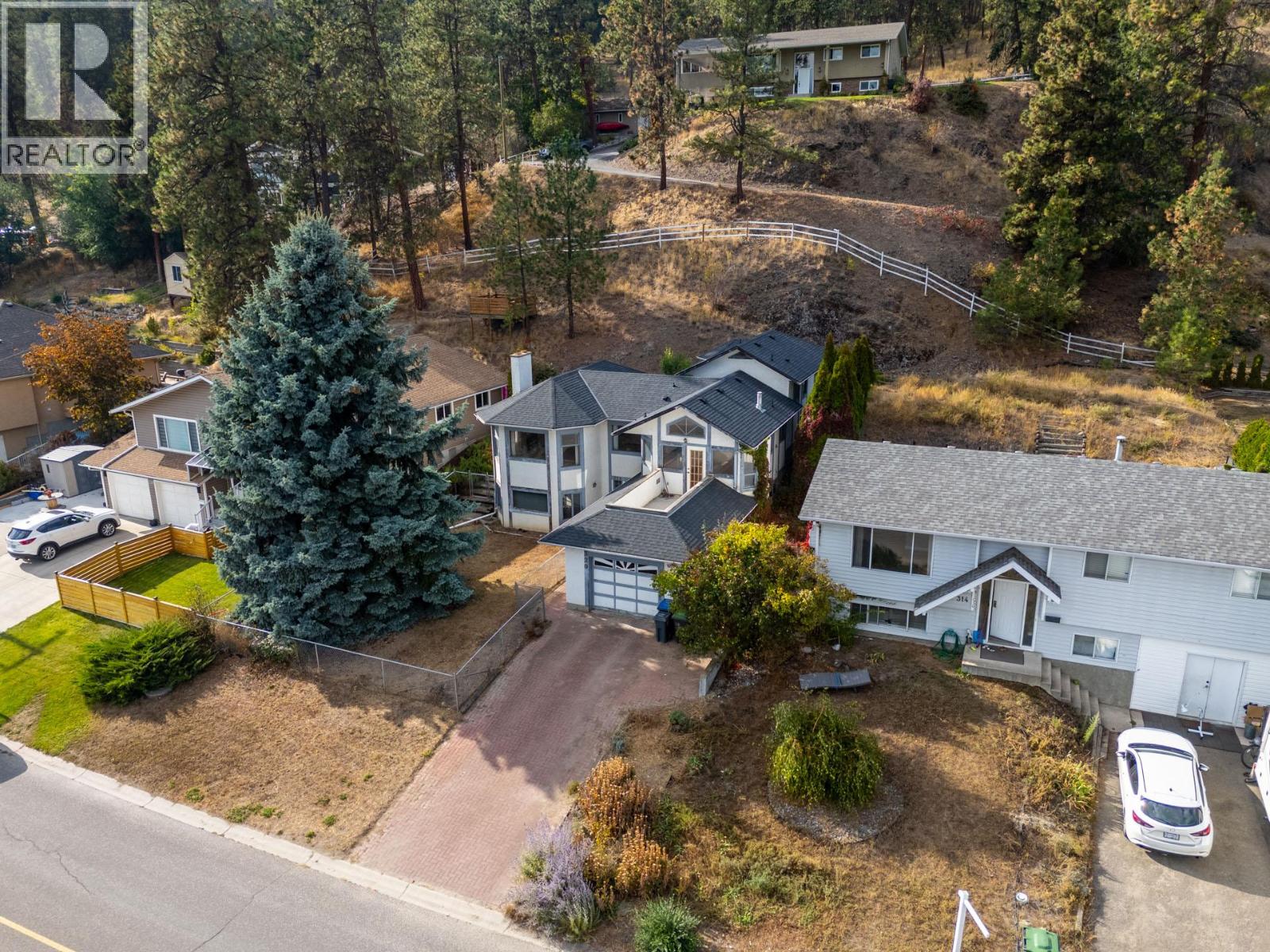  320 Moubray Road, Kelowna