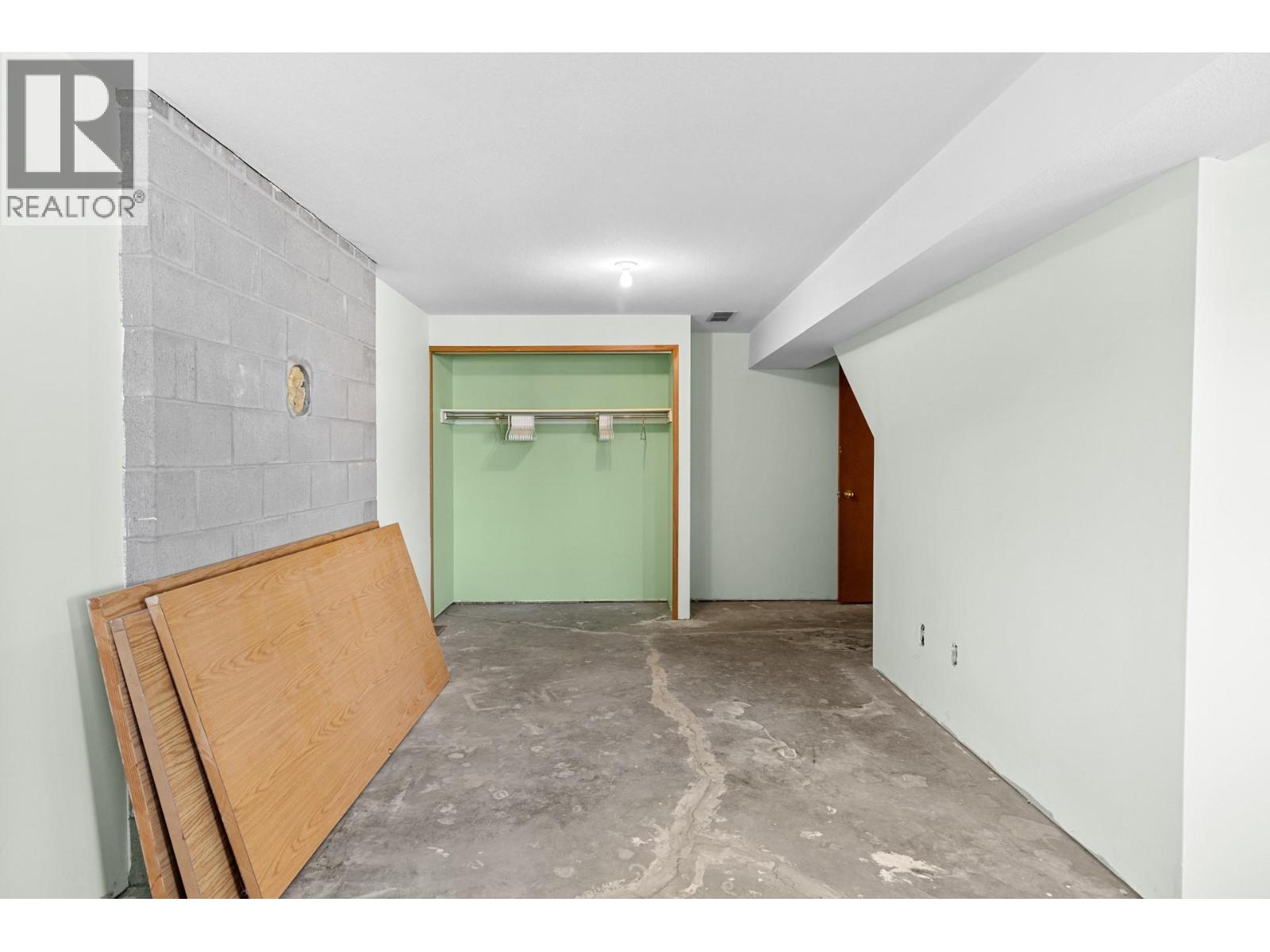  320 Moubray Road, Kelowna