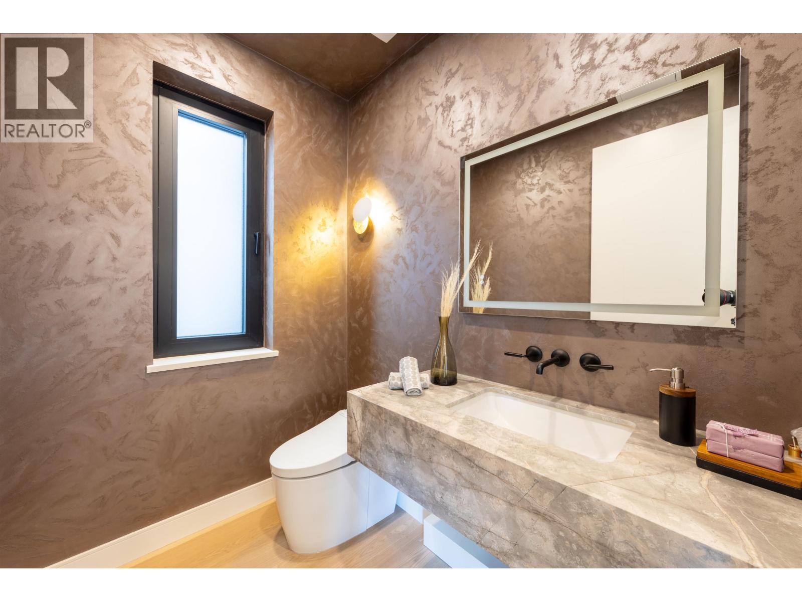 4039 W 11TH AVENUE, Vancouver