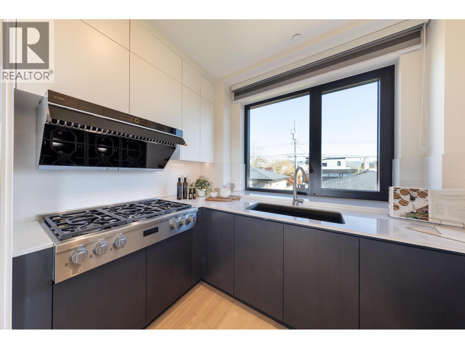 4039 W 11TH AVENUE, Vancouver