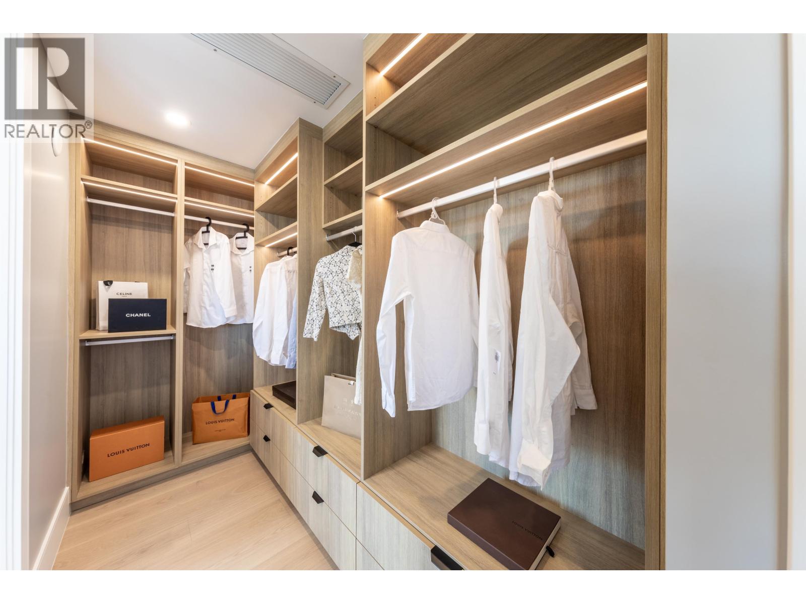 4039 W 11TH AVENUE, Vancouver