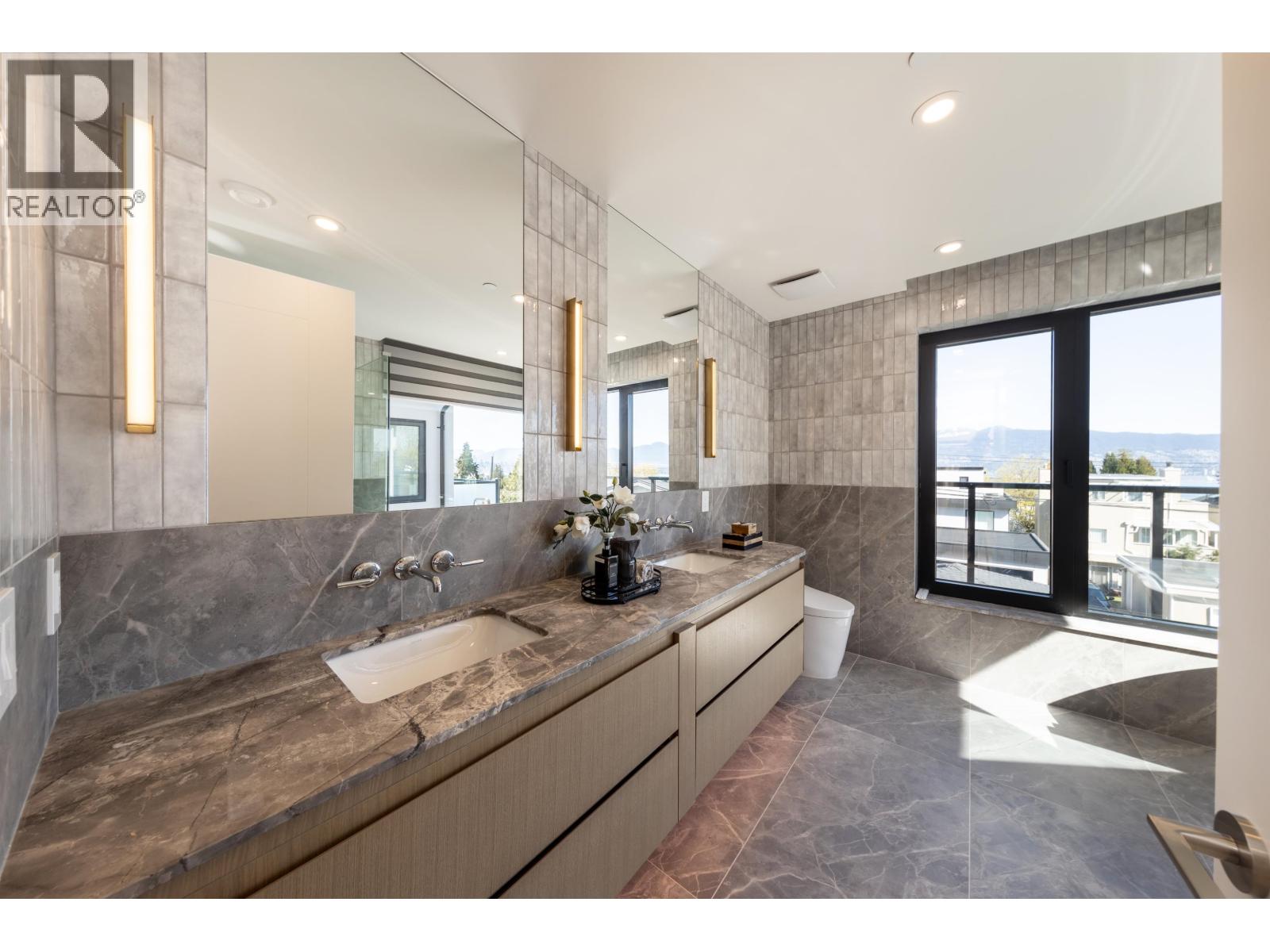 4039 W 11TH AVENUE, Vancouver