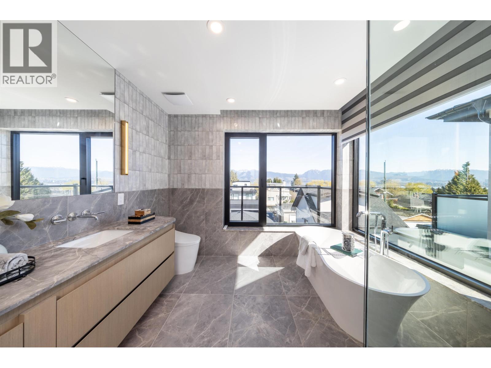 4039 W 11TH AVENUE, Vancouver