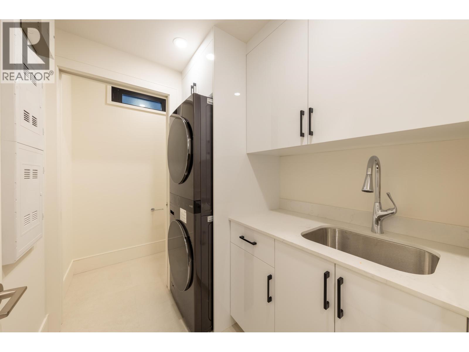 4039 W 11TH AVENUE, Vancouver