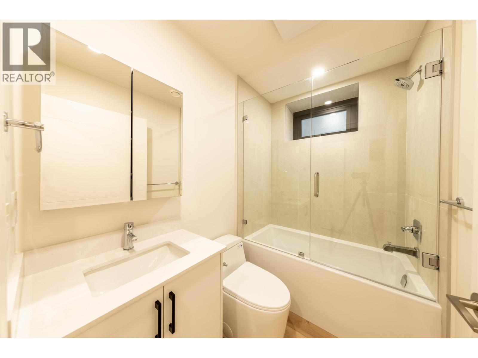 4039 W 11TH AVENUE, Vancouver