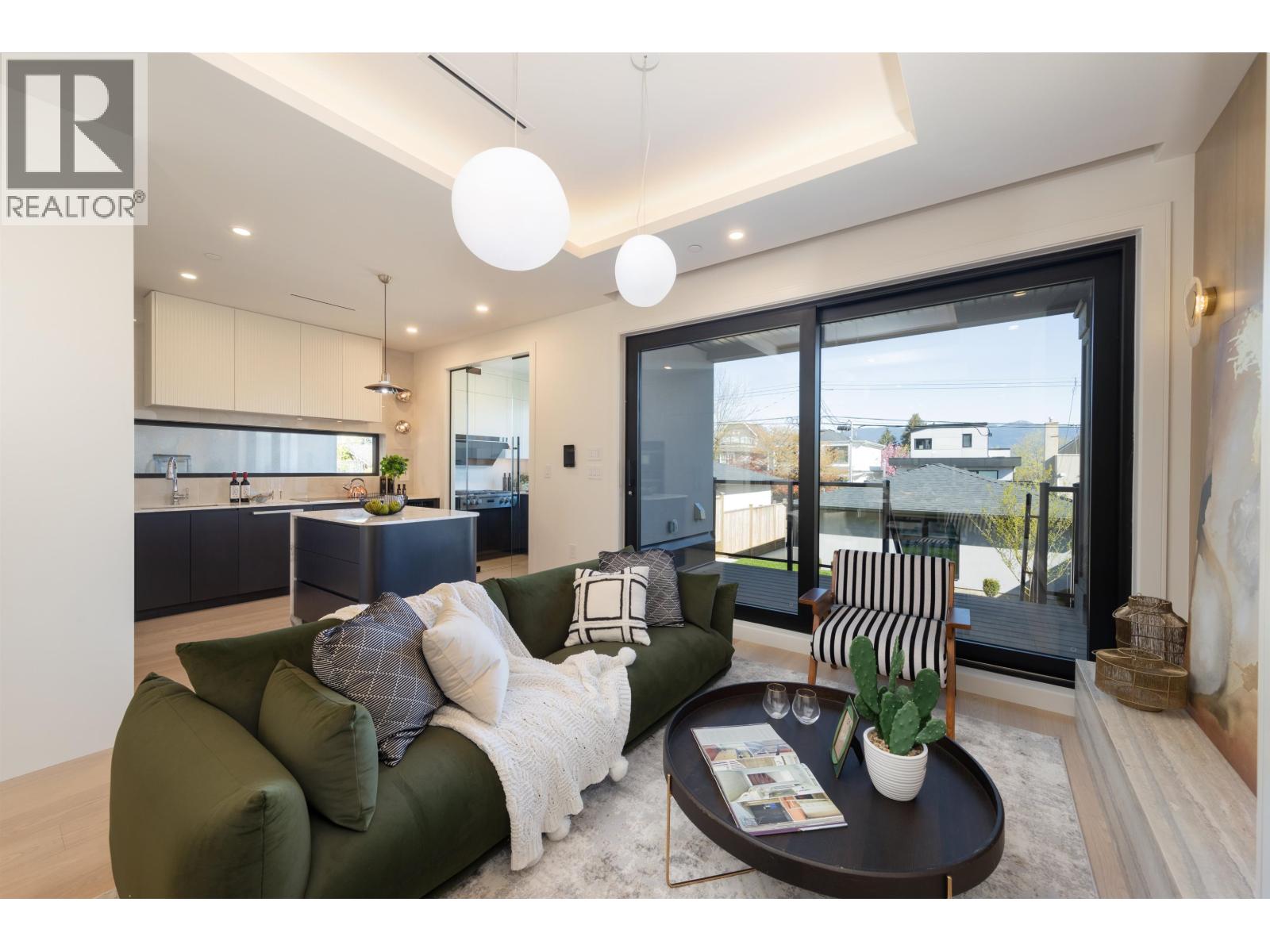 4039 W 11TH AVENUE, Vancouver