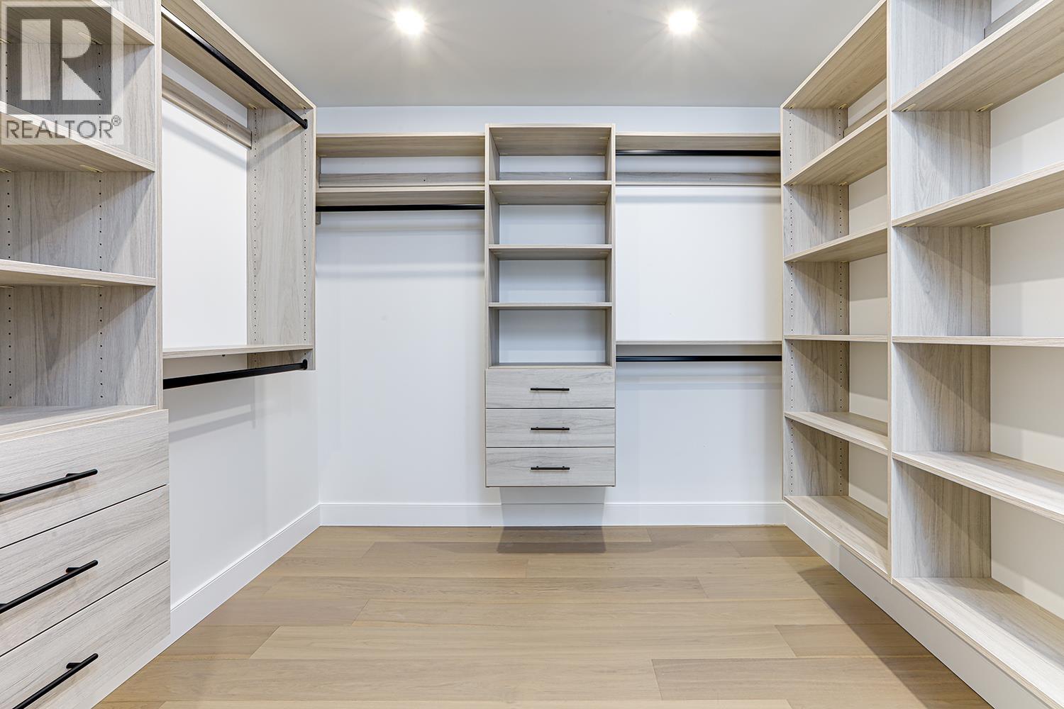 6009 16 AVENUE, Delta