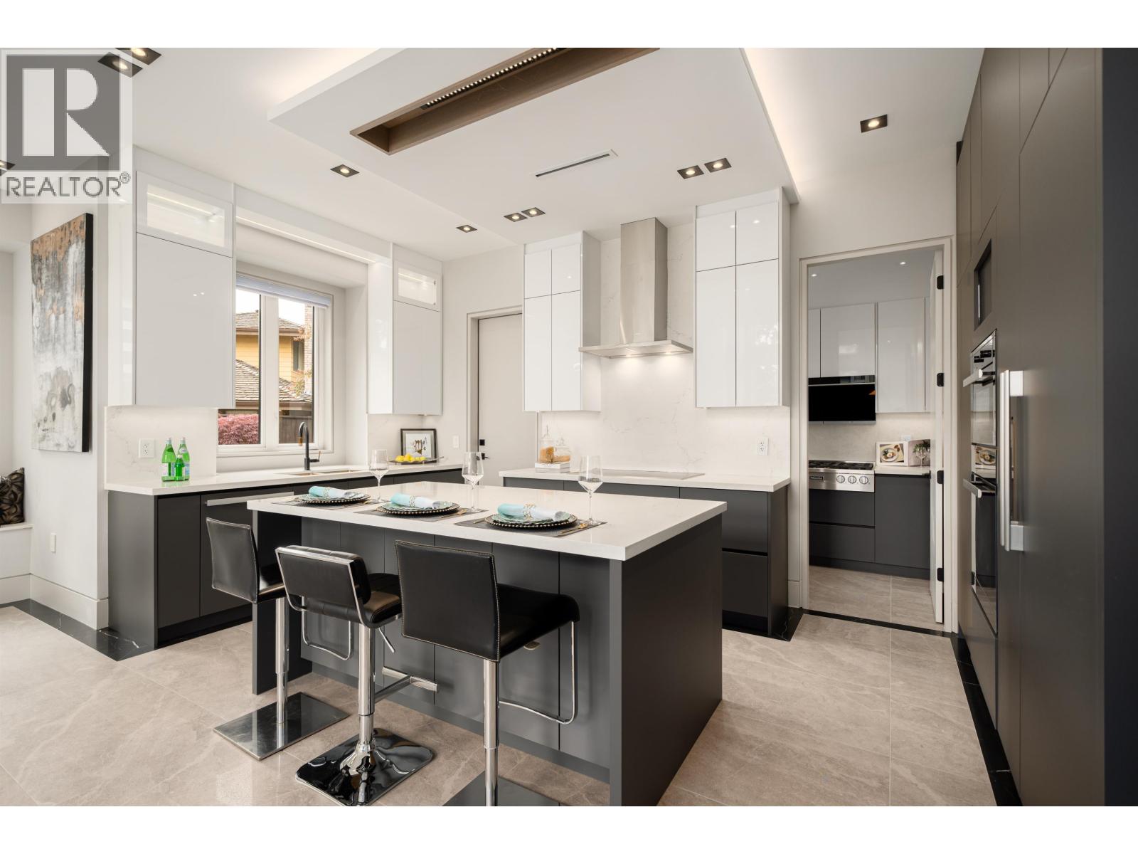 6571 WHITEOAK DRIVE, Richmond