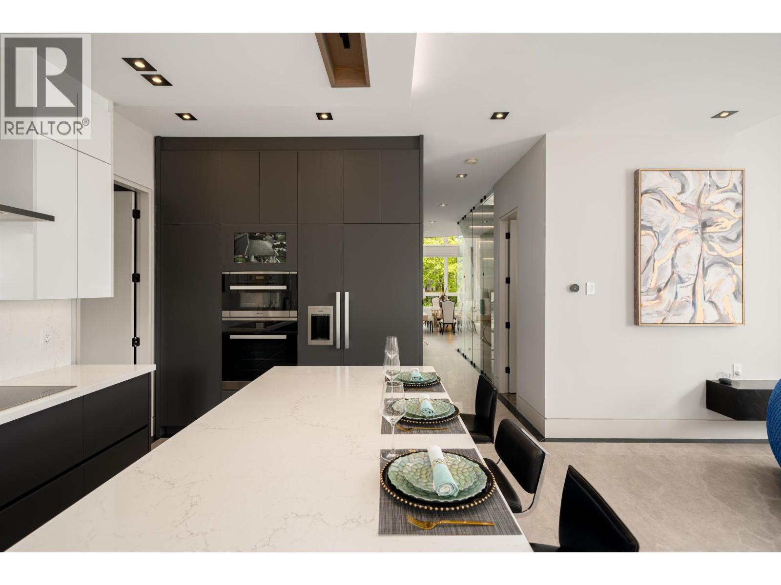 6571 WHITEOAK DRIVE, Richmond