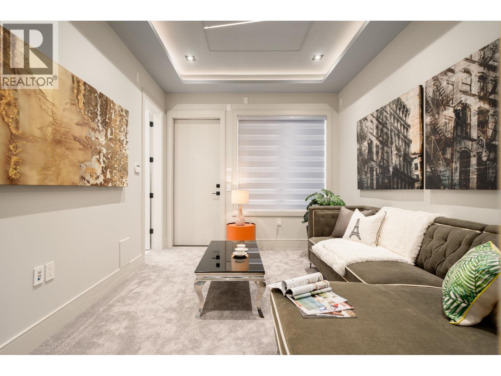 6571 WHITEOAK DRIVE, Richmond