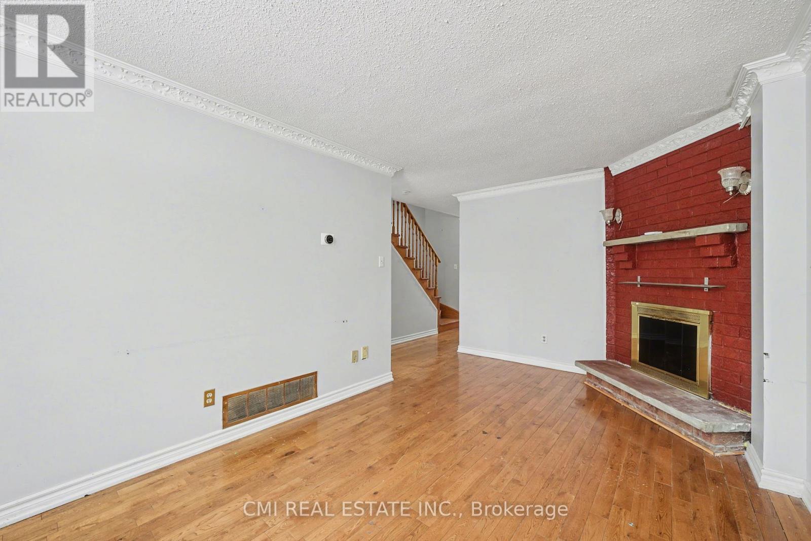 993 LUCERNE CRESCENT - 5