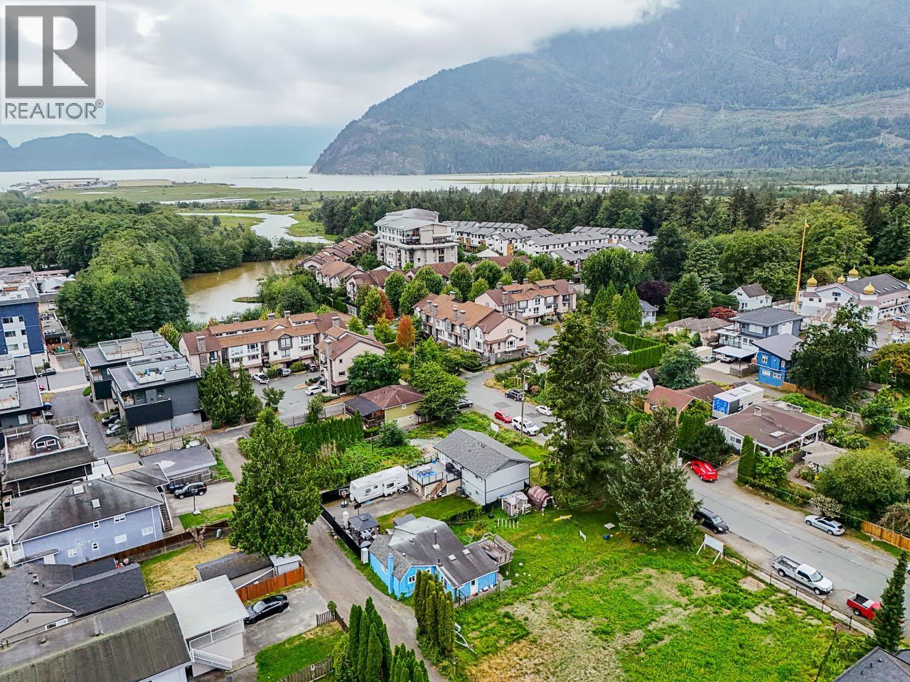 37956 FOURTH AVENUE, Squamish