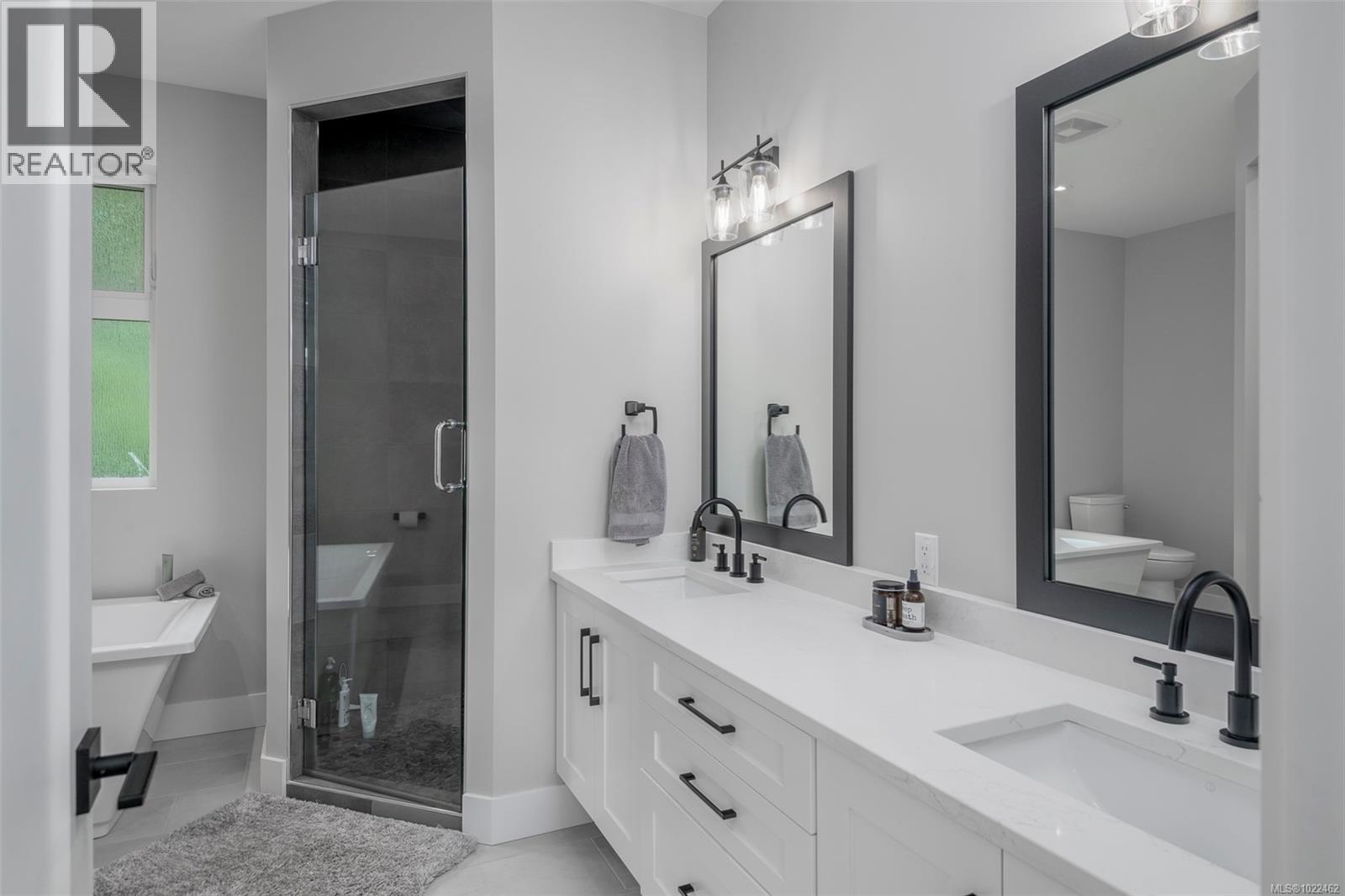 10407 Marina Vista Dr, Port Alberni