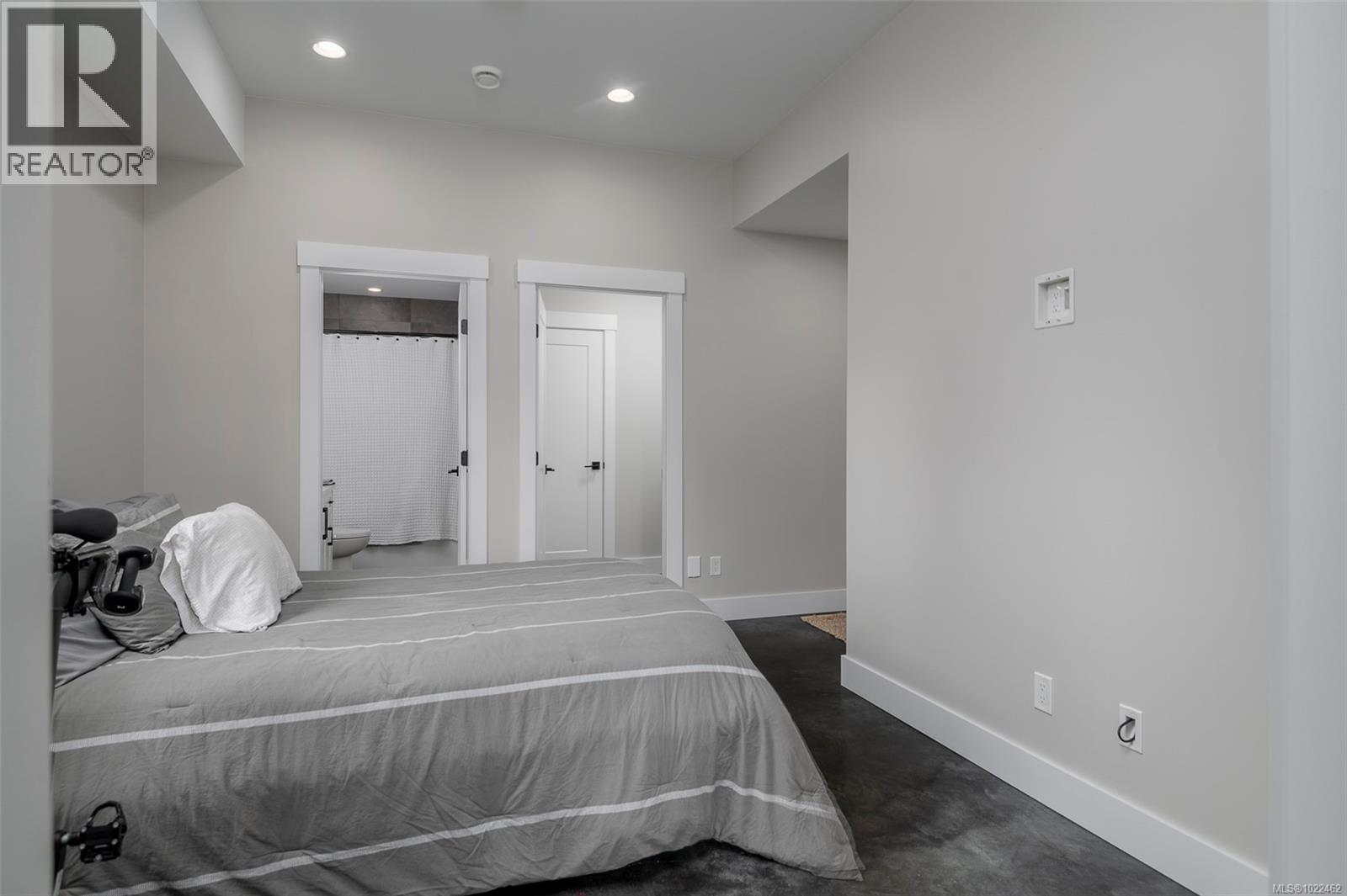 10407 Marina Vista Dr, Port Alberni