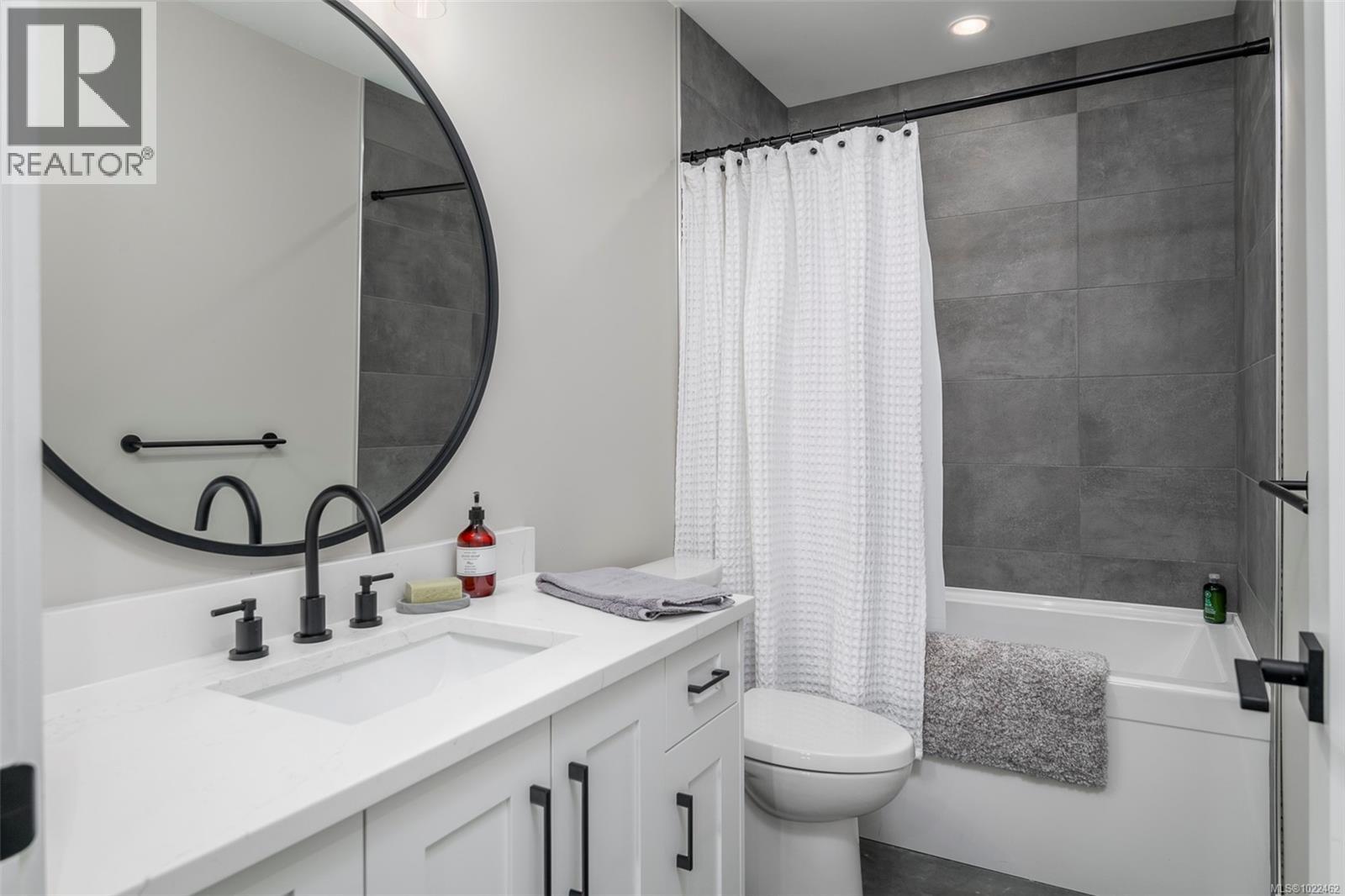 10407 Marina Vista Dr, Port Alberni