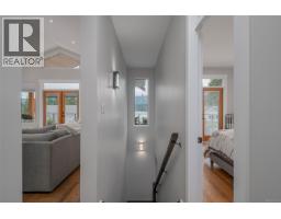 10407 Marina Vista Dr, Port Alberni, BC V9Y8Z7 Photo 12