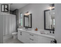 10407 Marina Vista Dr, Port Alberni, BC V9Y8Z7 Photo 15