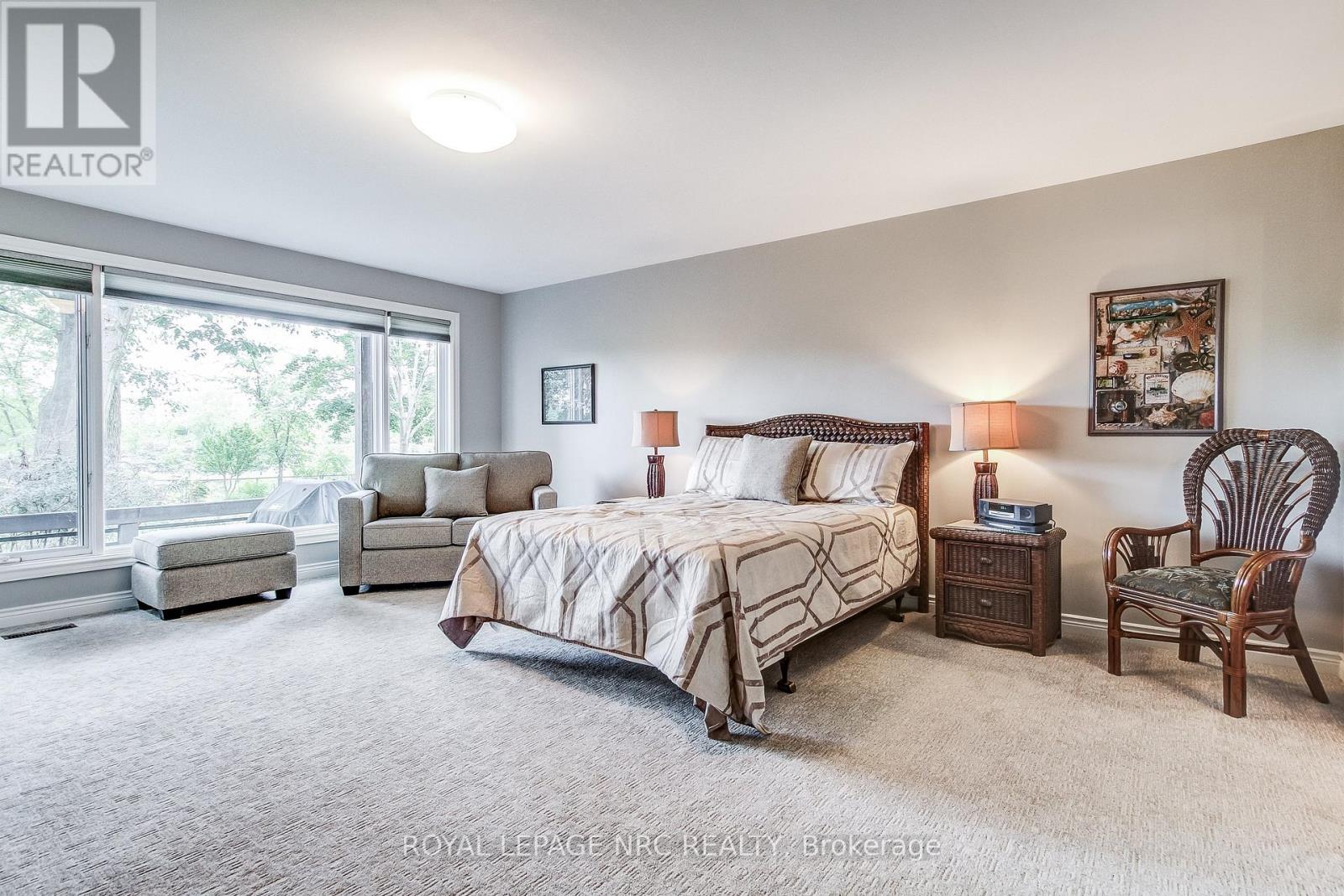 645 CLARENCE STREET - 16