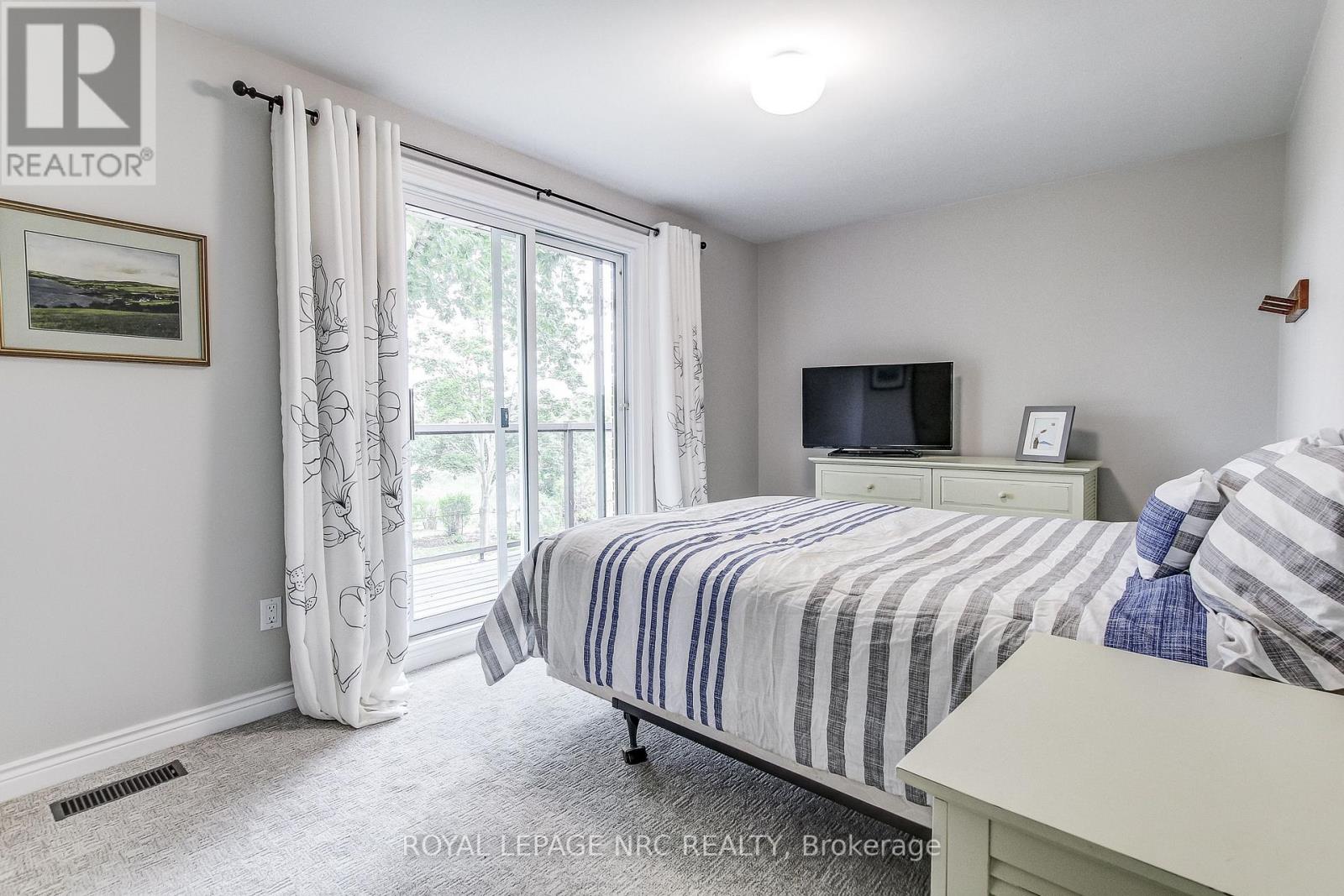 645 CLARENCE STREET - 22