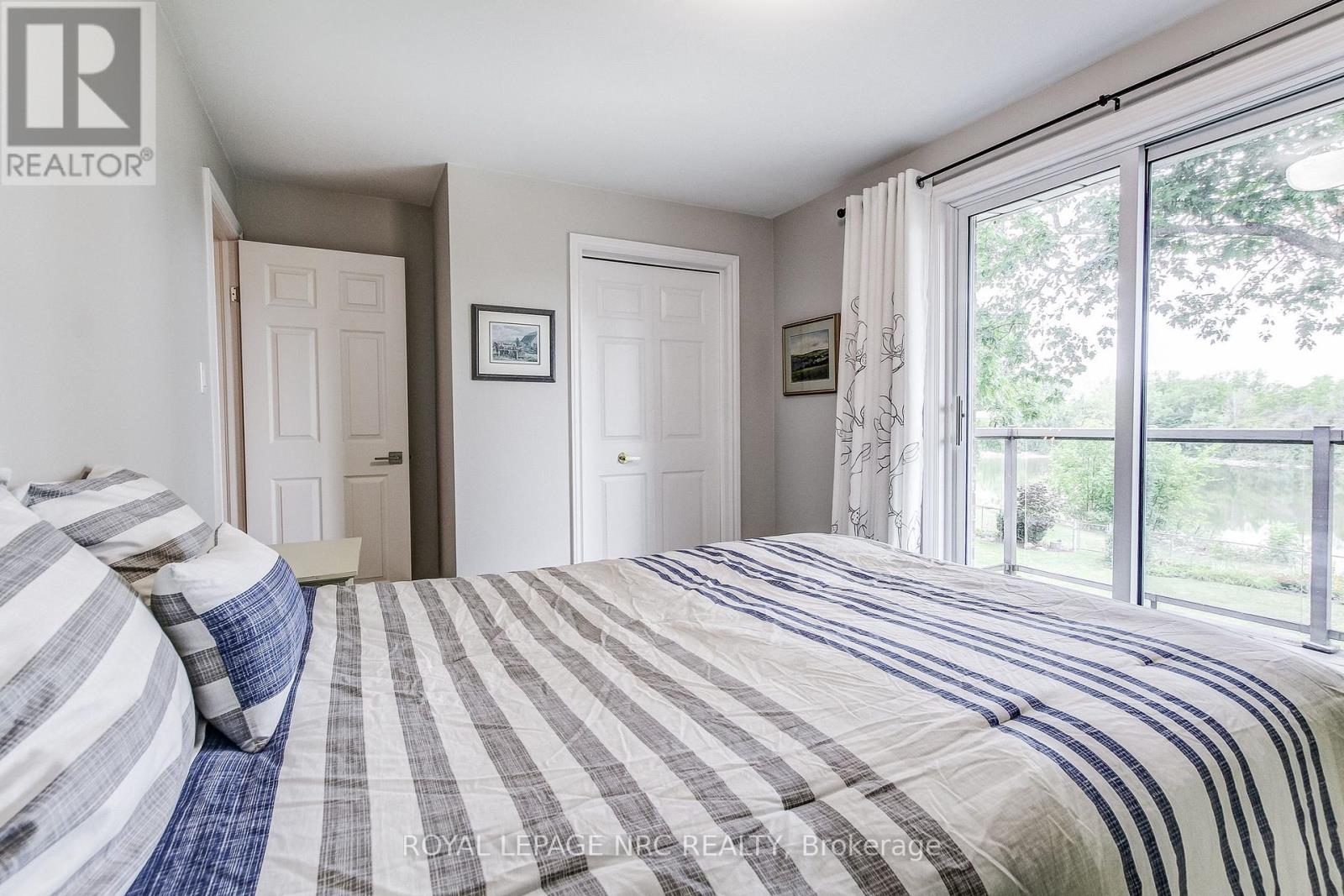 645 CLARENCE STREET - 23